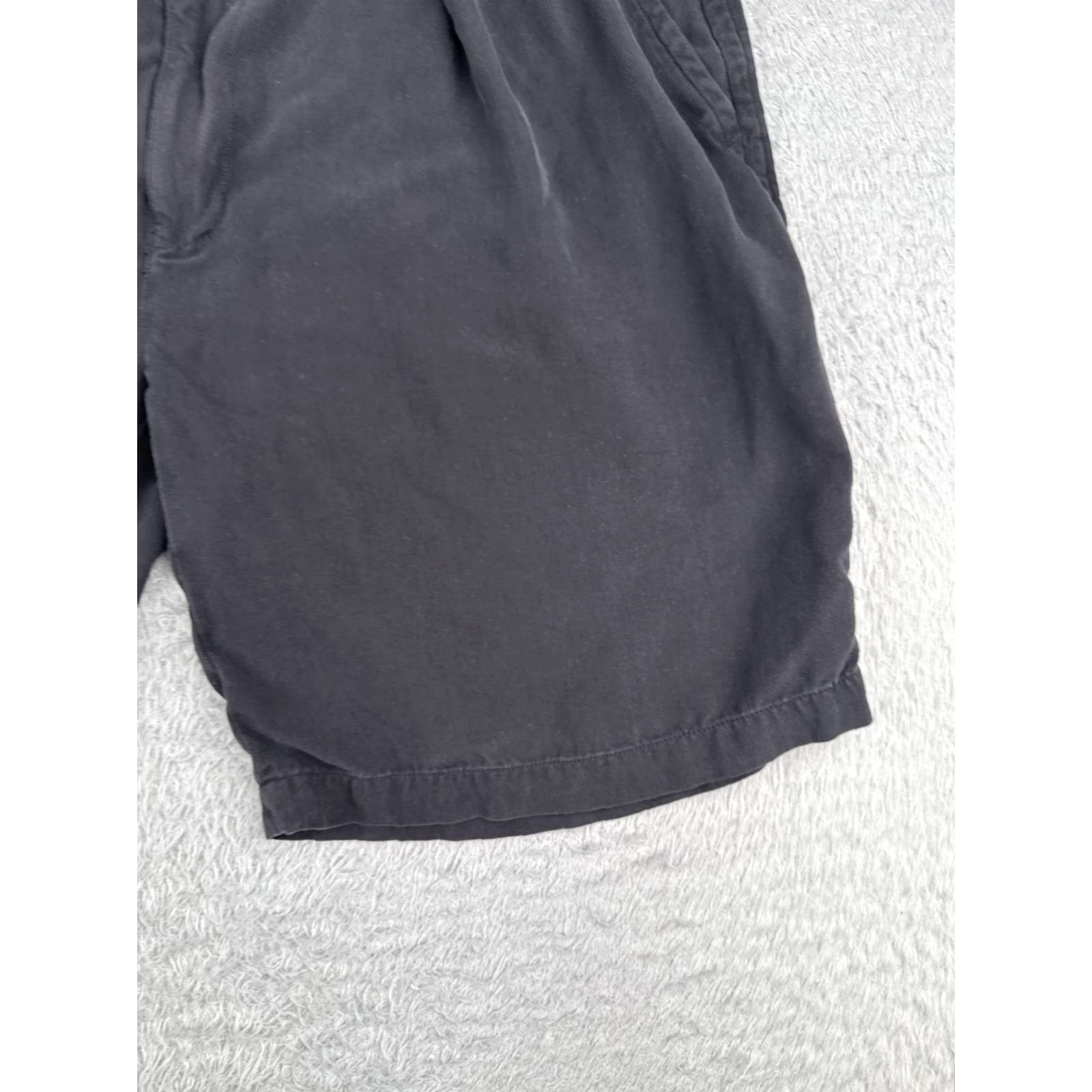 Tommy Bahama Tommy Bahama Shorts Men 33 Black Bermuda Pleated Silk Quick Dry Beach Vacation 9in Mens Size US 33 - 2 Thumbnail