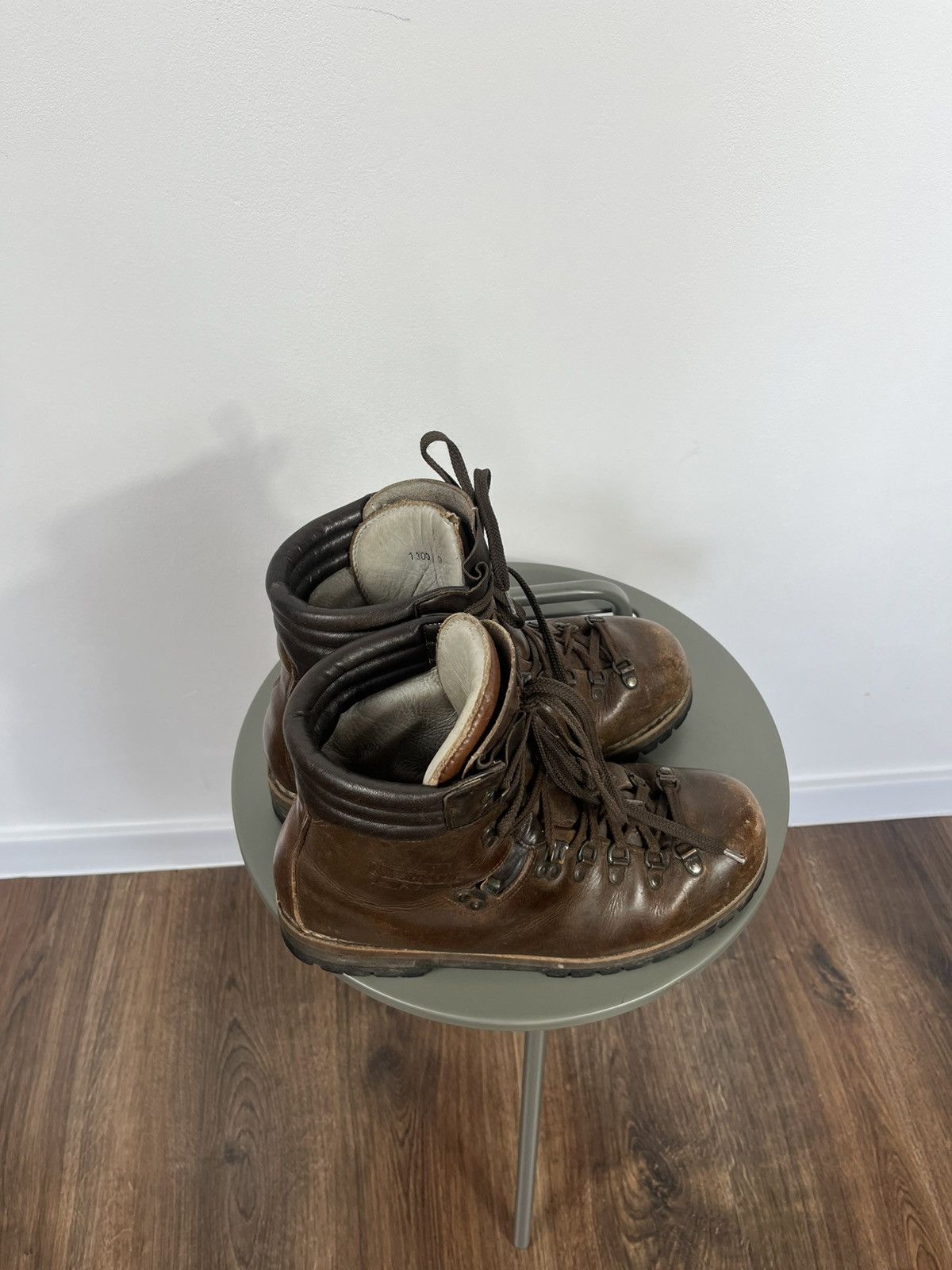 Other Meindl Men’s Leather Hiking Boots 9 Heavy Duty Vibram Sole Size US 9 / EU 42 - 5 Thumbnail