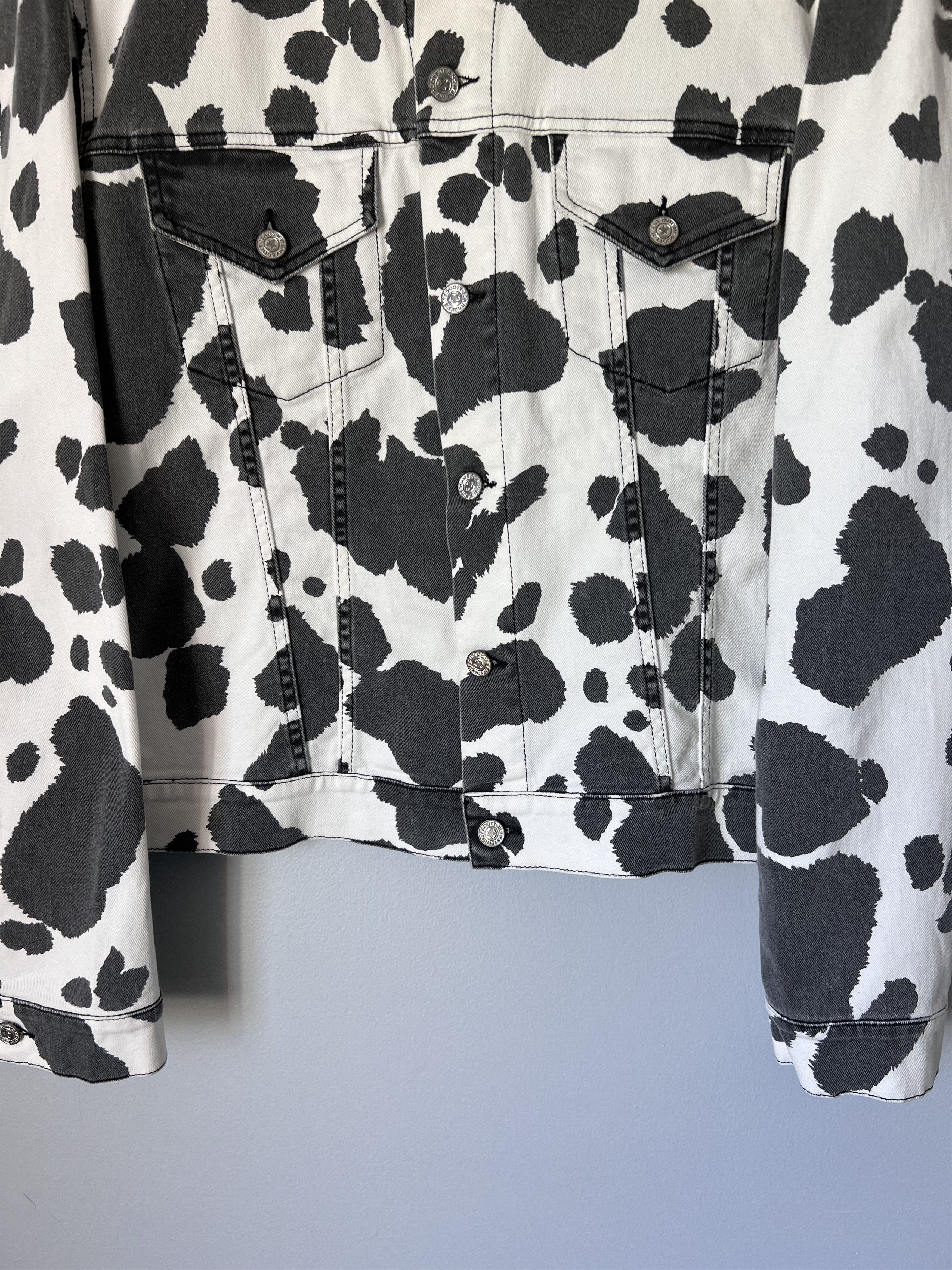 Jeremy Scott Jeremy Scott Cow Print Denim Jacket in White Black Size US M / EU 48-50 / 2 - 3 Thumbnail