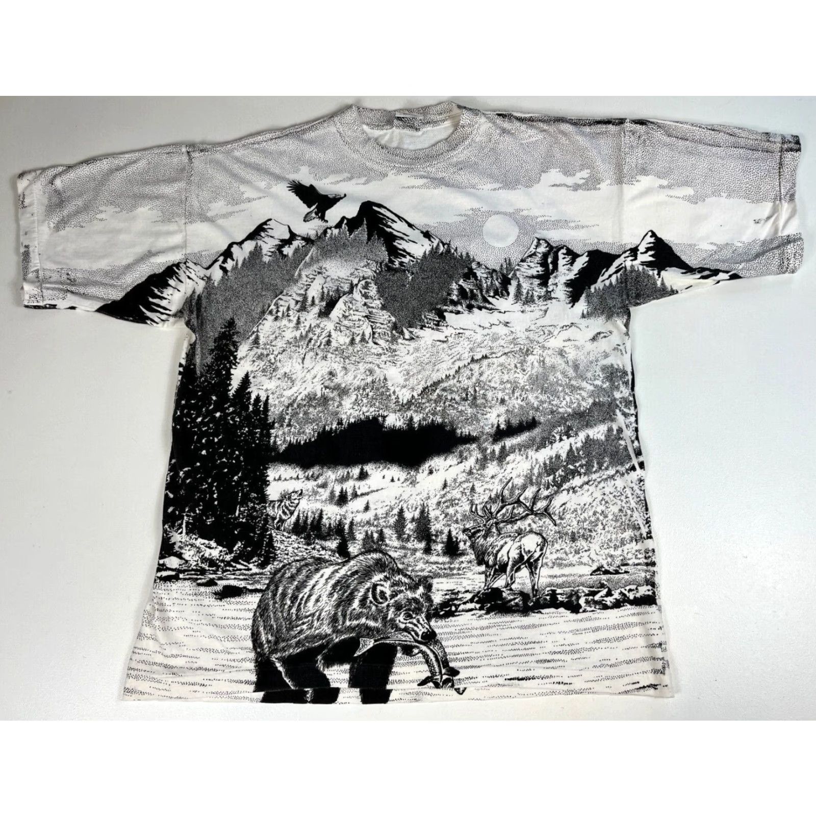 Vintage VINTAGE Summer Fun Men's T-Shirt Mountain Wildlife Allover Print Sz L Size US L / EU 52-54 / 3 - 2 Thumbnail