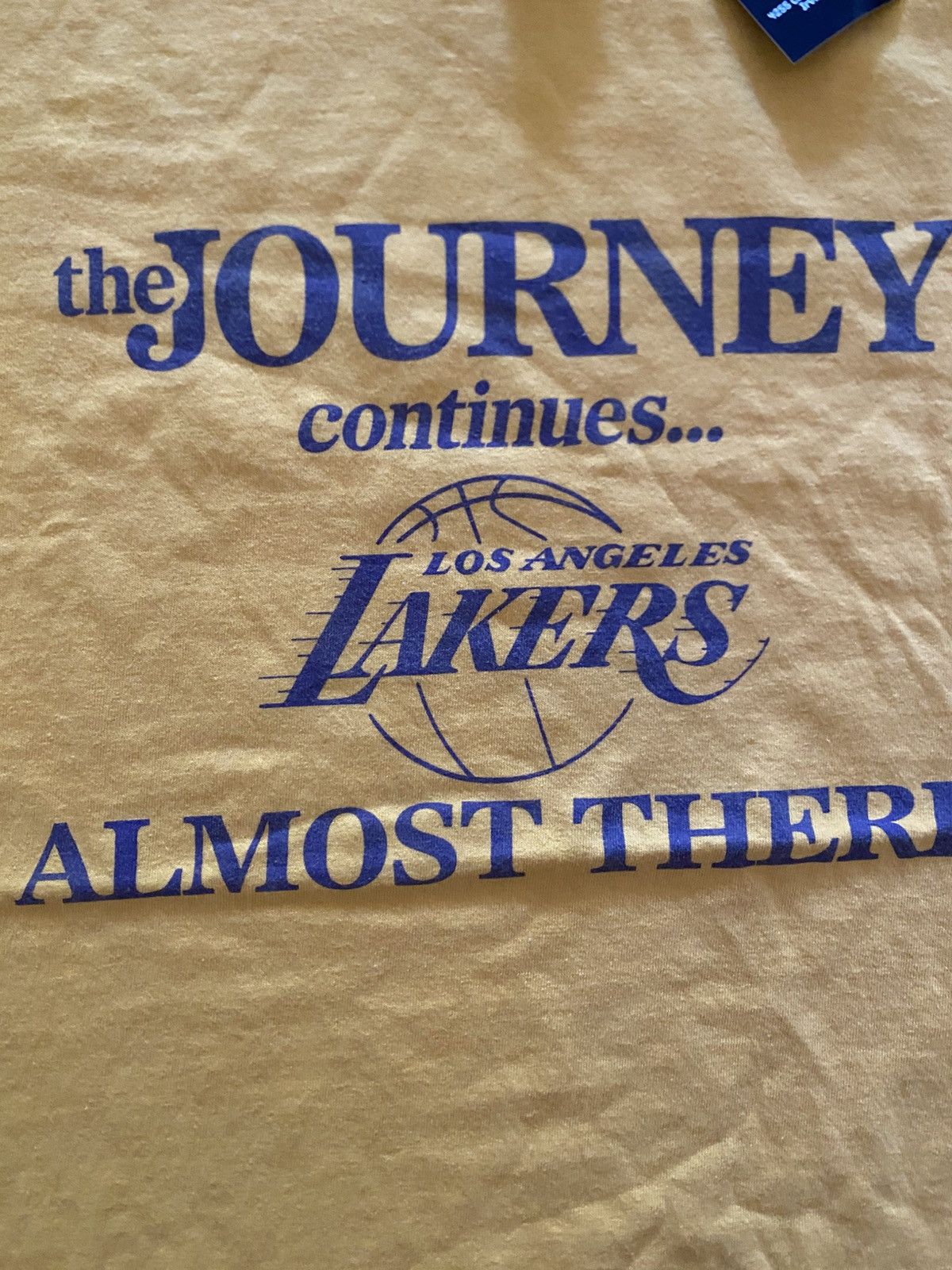 Vintage Vintage Los Angeles Lakers Gold Tee Size US XL / EU 56 / 4 - 2 Thumbnail