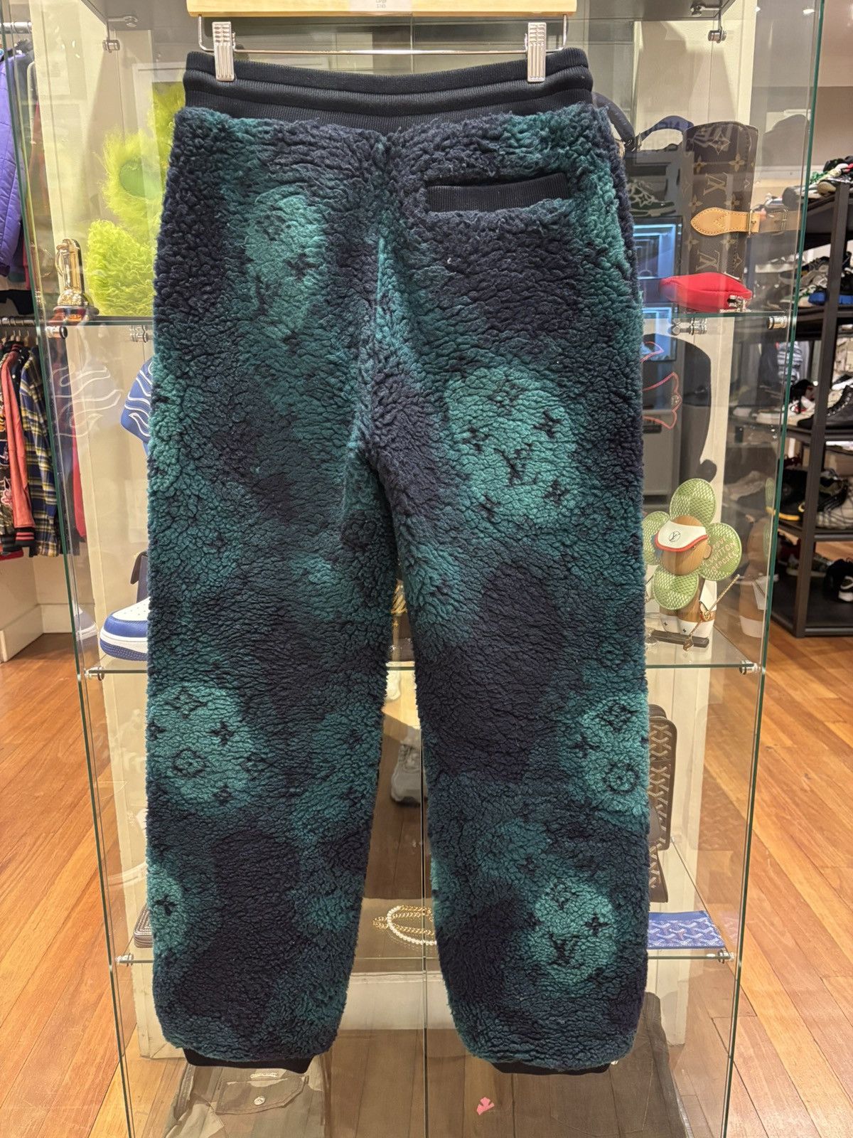 Louis Vuitton Louis Vuitton Monogram Camo Fleece Sherpa Sweatpants Size US 30 / EU 46 - 2 Thumbnail