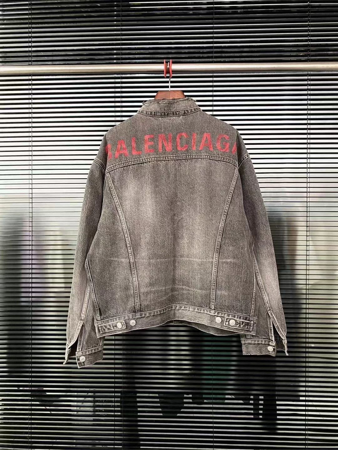 Balenciaga Balenciaga destroys denim jackets Size US M / EU 48-50 / 2 - 1 Thumbnail
