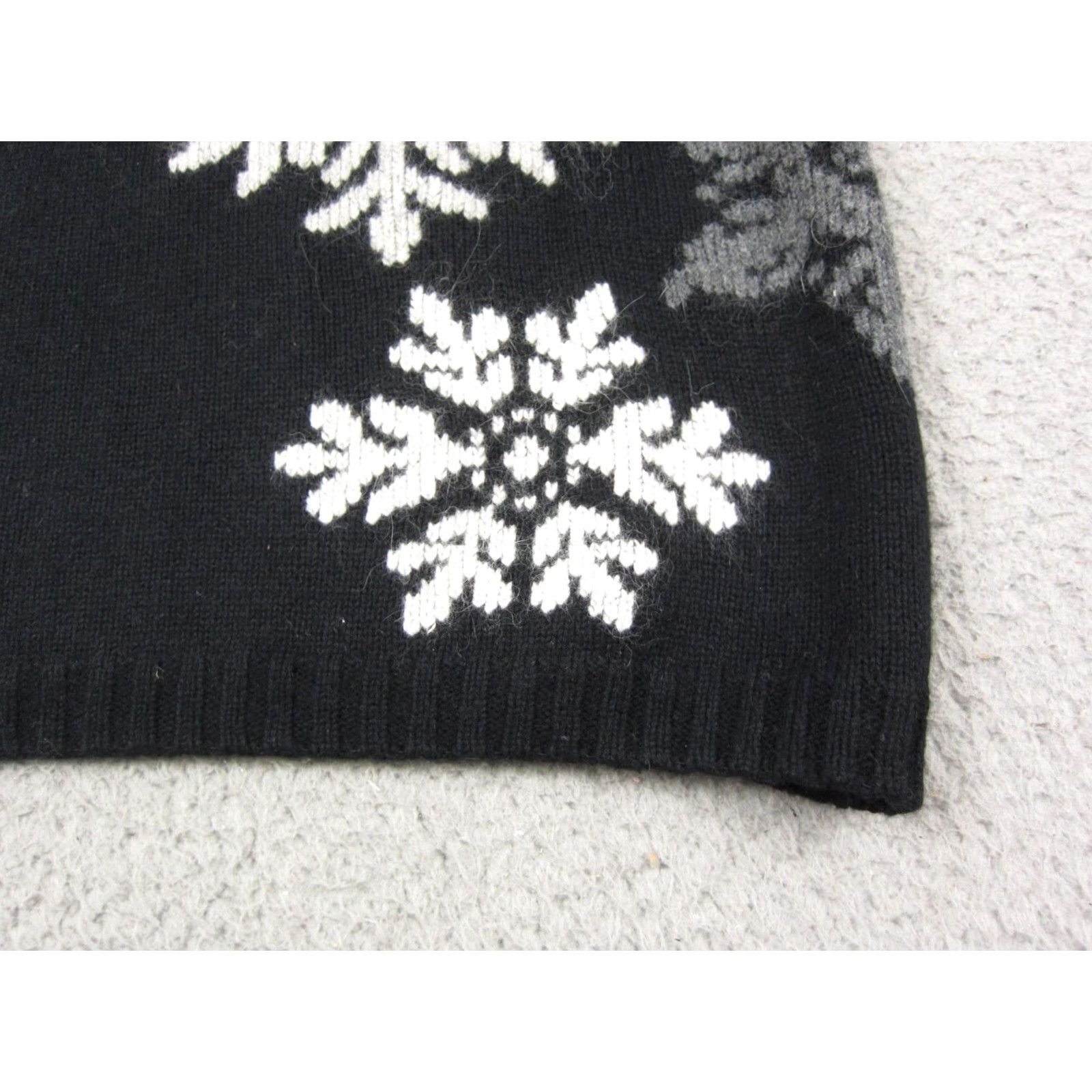 Eddie Bauer VINTAGE Eddie Bauer Sweater Womens Medium Black Turtleneck Angora Wool Snow 90s Size M / US 6-8 / IT 42-44 - 4 Thumbnail