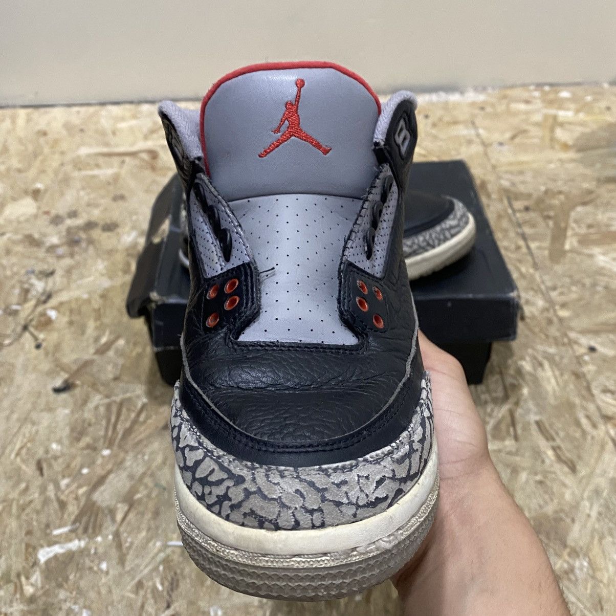 Jordan Brand × Nike Jordan 3 Black Cement Retro Size 7G Size US 7 / EU 40 - 3 Thumbnail