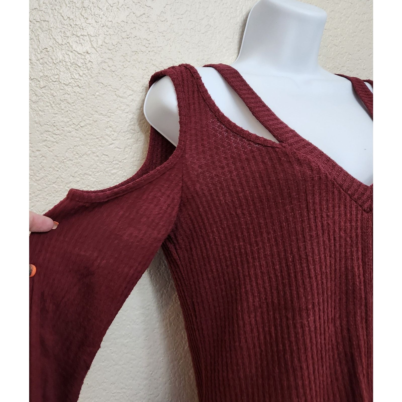 Other Venus Burgundy Waffle Knit Cold Shoulder Top Small Stretch Size S / US 4 / IT 40 - 2 Thumbnail