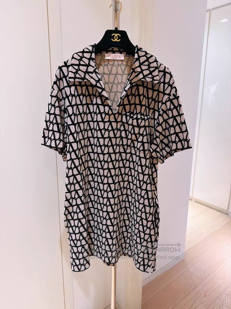 Valentino Valentino A suede dress with a full logo with V letters Size XS / US 0-2 / IT 36-38 - 1 Thumbnail