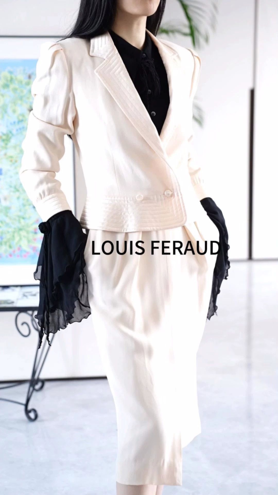 Louis Feraud LOUIS FERAUD Vintage Cream Pearl Button Skirt Suit FR38 Size S / US 4 / IT 40 - 1 Thumbnail