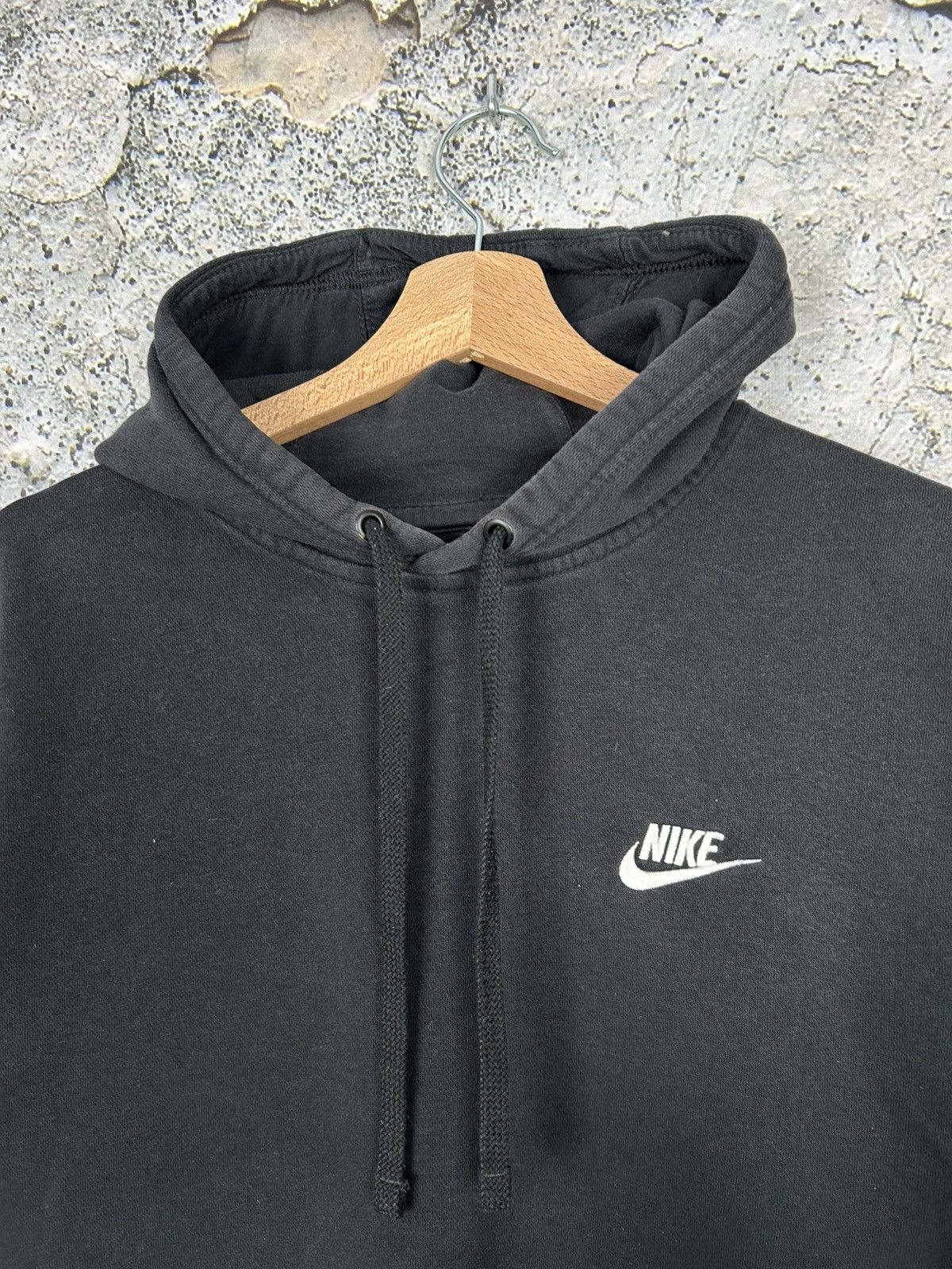 Nike Vintage Nike Swoosh Logo Hoodie Streetwear Baggy Rap Sport Size US M / EU 48-50 / 2 - 3 Thumbnail