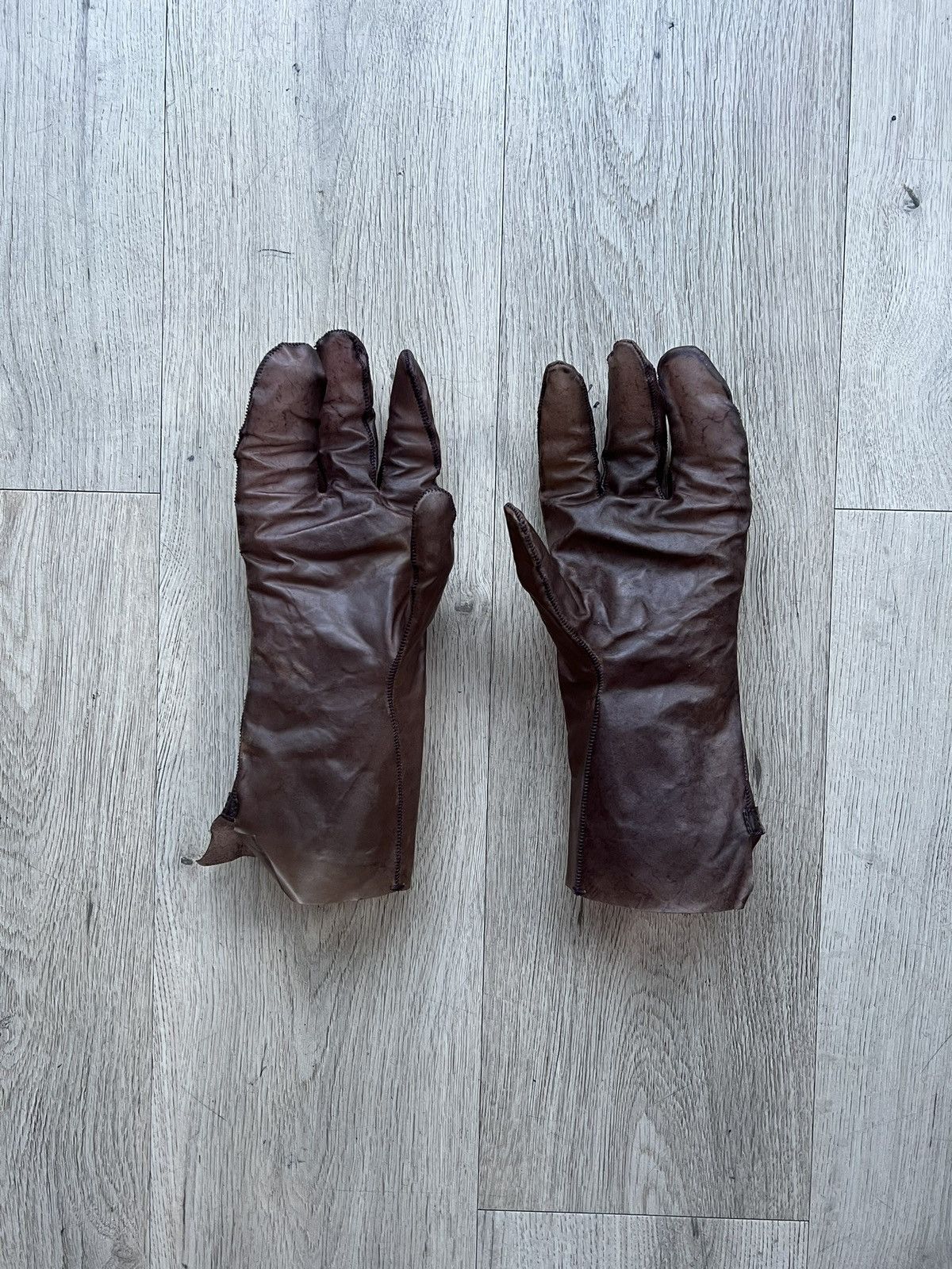 Boris Bidjan Saberi Boris Bidjan Saberi 8 Finger Gloves Transparent Horse Leathe Size ONE SIZE - 2 Thumbnail