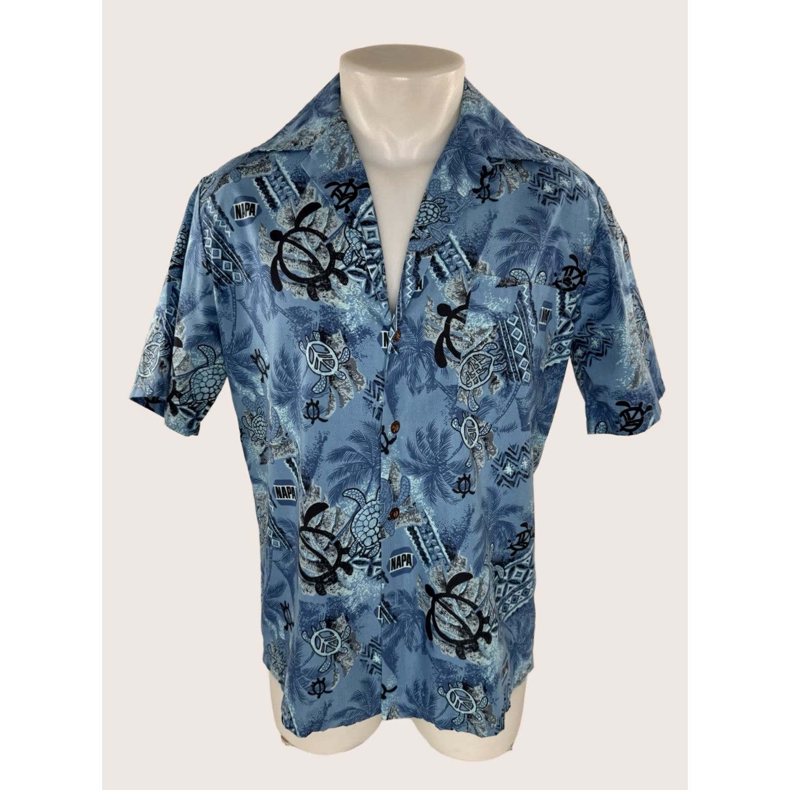 Vintage MALIHINI Napa Auto Parts Tribal Sea Turtle Hawaiian Aloha M Shirt Men Blue Short Sleeve Button-Up M Womens Boys Girls Size US M / EU 48-50 / 2 - 1 Thumbnail