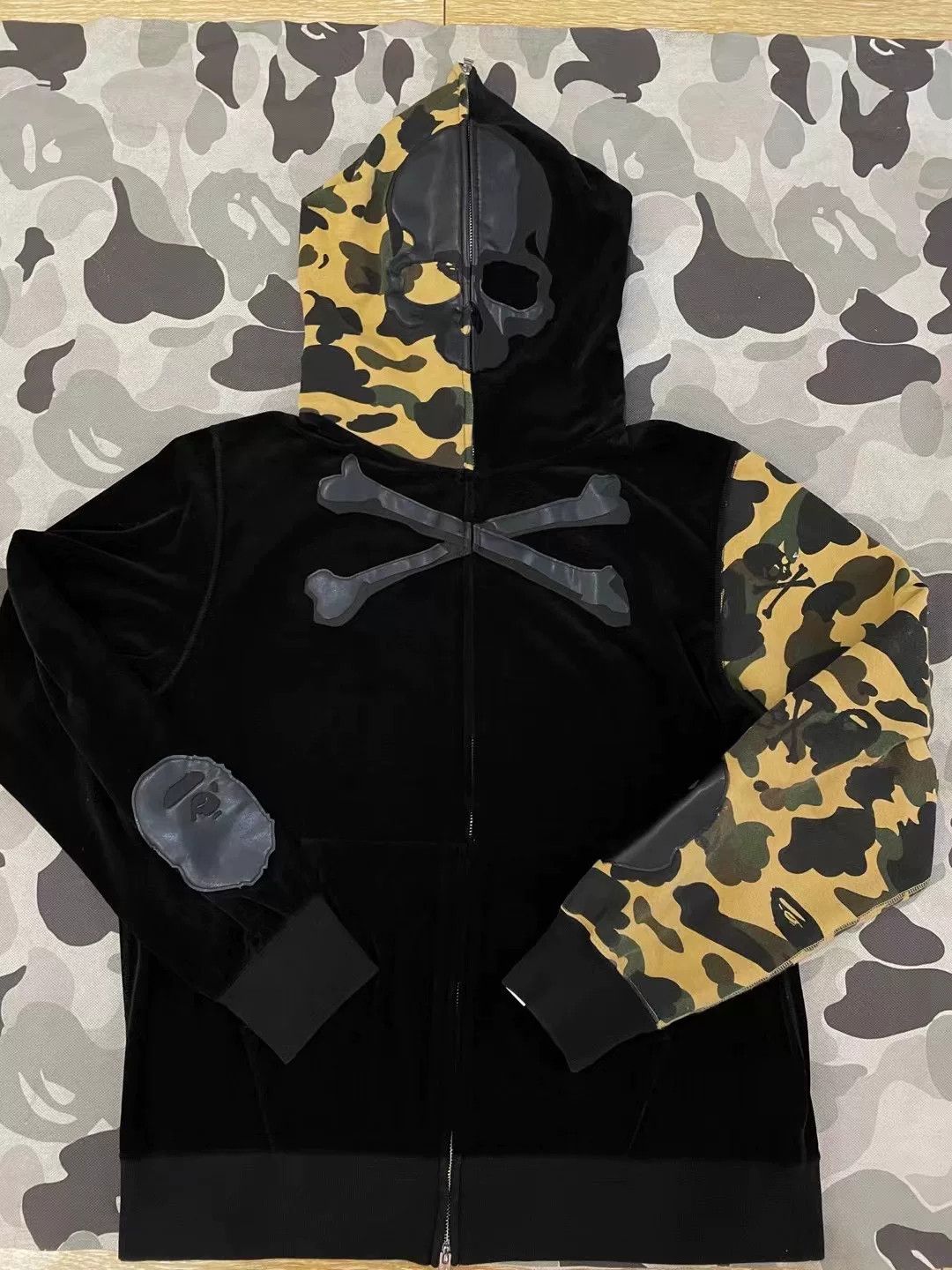 Bape × Mastermind Japan Bape J Multi Glow Sweatshirt Pullover Size US XXL / EU 58 / 5 - 1 Thumbnail
