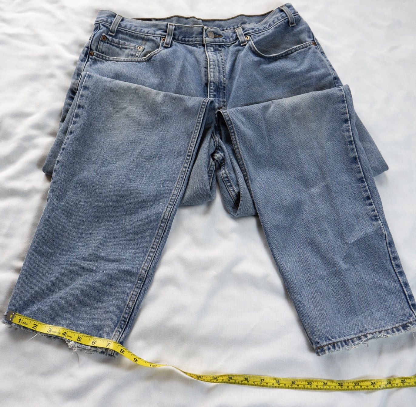 Levi's Vintage 1999 Levi’s 550 – W38 L34 – Relaxed Fit – Light Wash Size US 38 / EU 54 - 5 Thumbnail