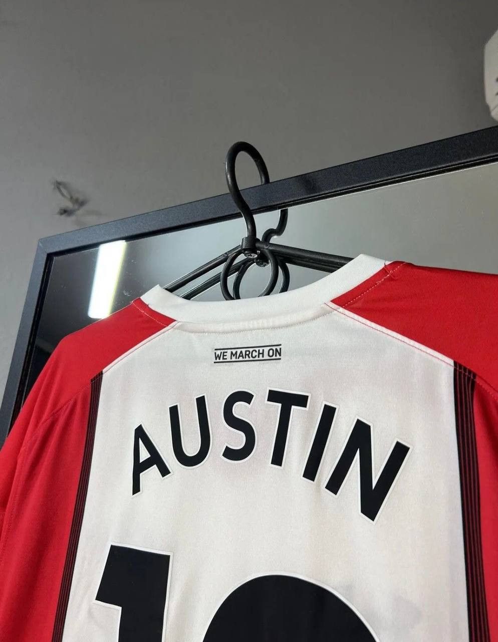 Under Armour Charlie Austin 2017-18 Southampton Football Soccer Jersey Size US XL / EU 56 / 4 - 4 Thumbnail