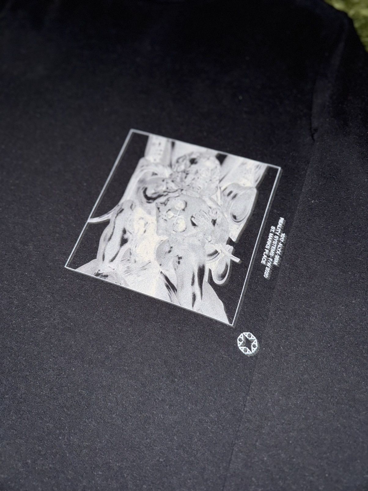 [L] 1017 ALYX 9SM Graphic Print Long Sleeve – Black