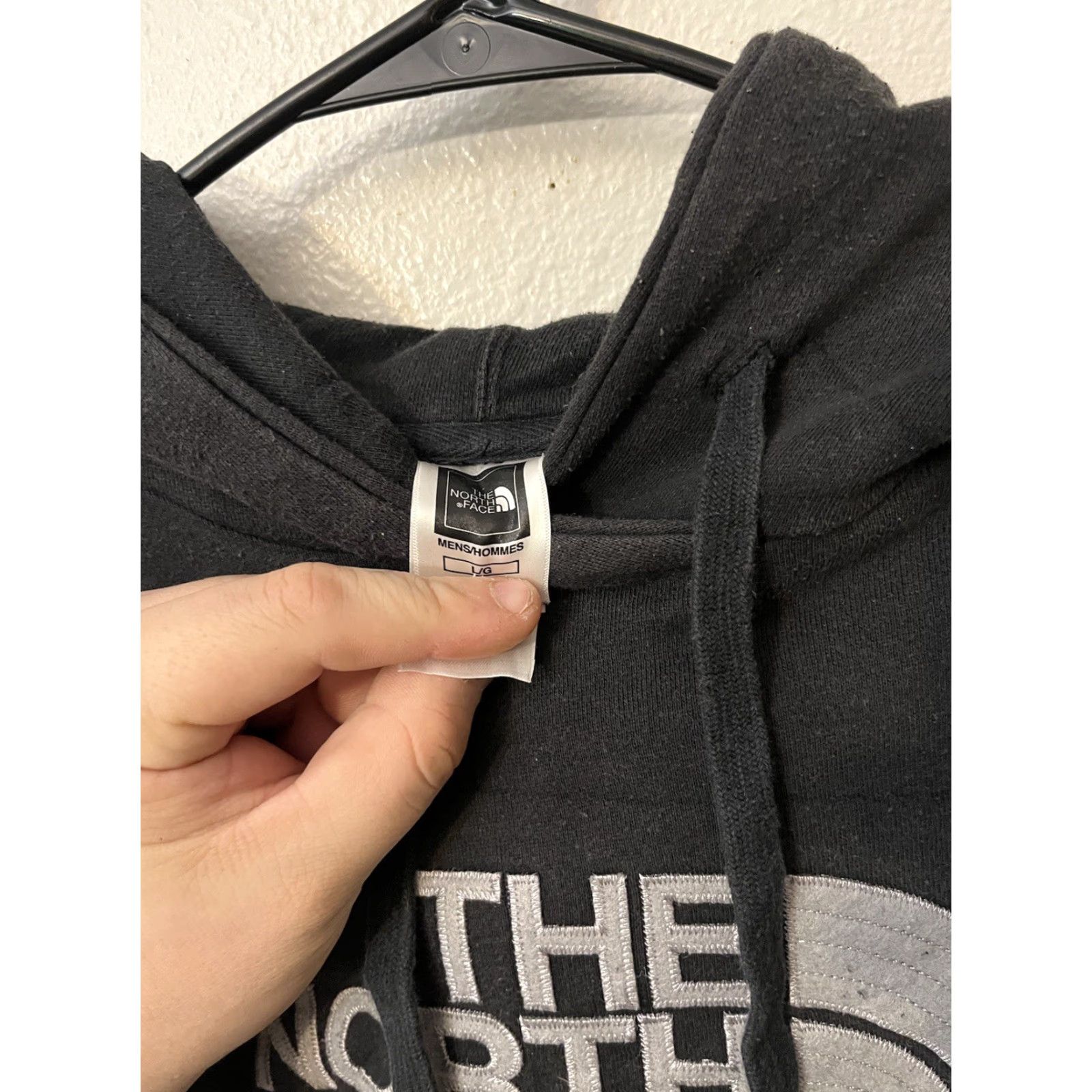 The North Face VINTAGE The North Face Embroidered Logo Pullover Hoodie Mens L Black 90s Outdoor Logo Hoodie Mens L Size US L / EU 52-54 / 3 - 2 Thumbnail