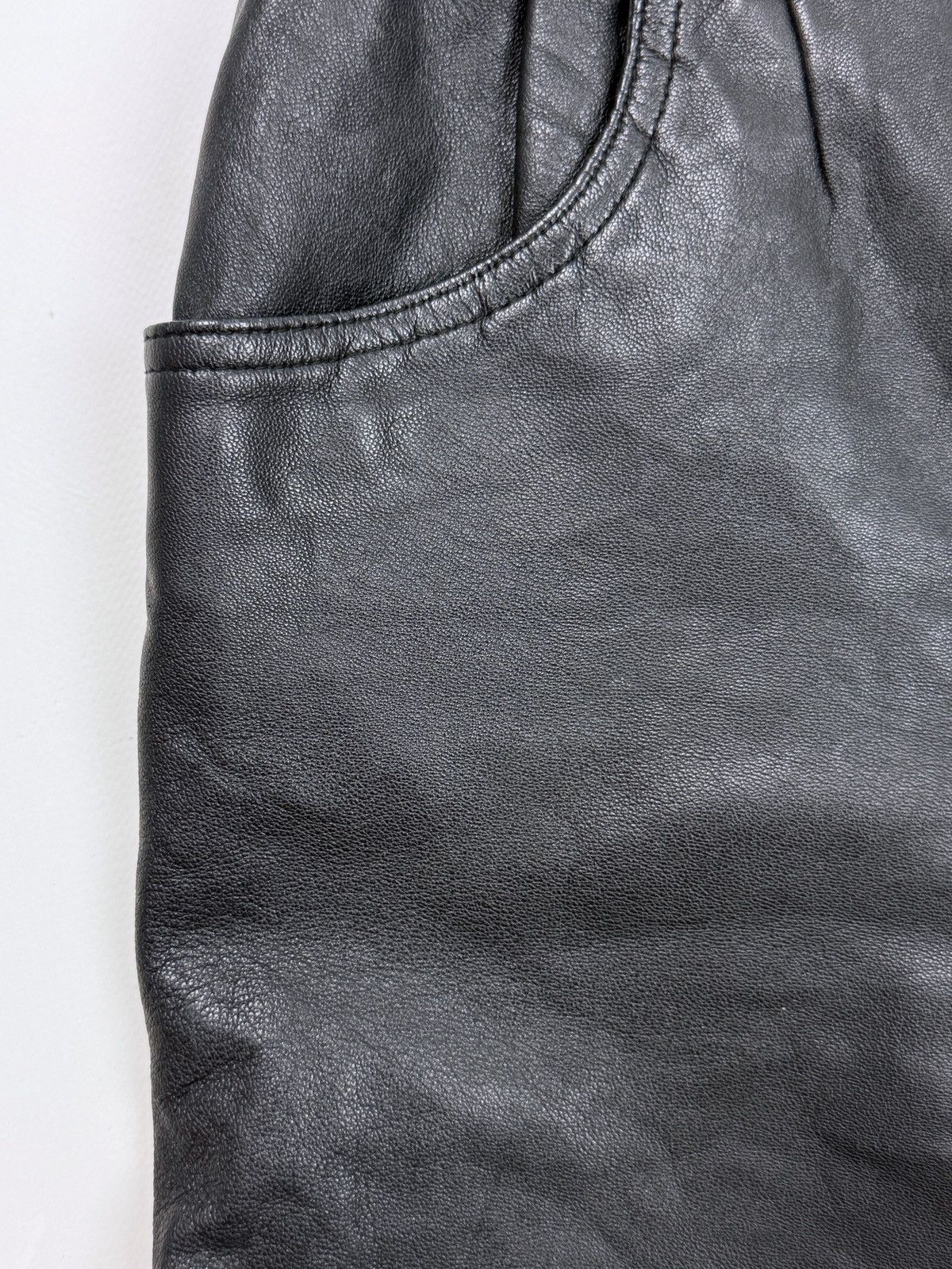 C&A 1990’s Vintage C&A Black Leather High Rise Bermuda Shorts Size 26" / US 2 / IT 38 - 4 Thumbnail