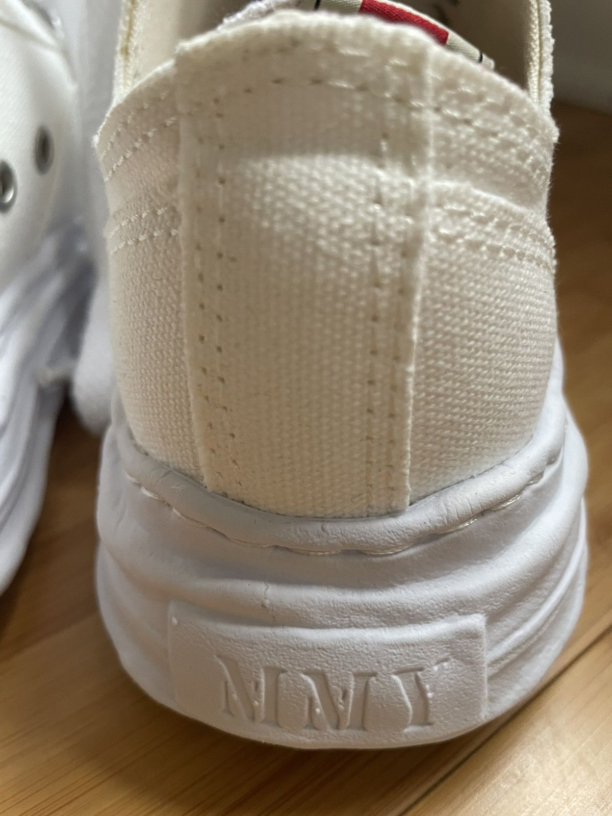Maison MIHARA YASUHIRO Maison Mihara Yasuhiro White Low Top Sneakers Size 37 Size US 6 / IT 36 - 10 Thumbnail