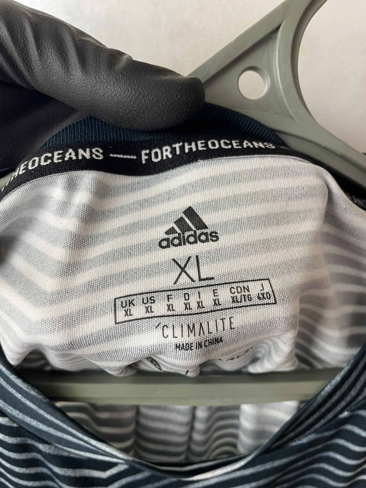 Adidas REAL MADRID 2018/2019 TRAINING SHIRT SOCCER JERSEY ADIDAS XL Size US XL / EU 56 / 4 - 9 Thumbnail