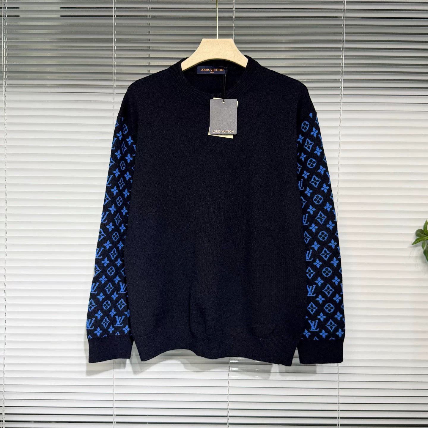 Louis Vuitton Louis Vuitton Monogram Knit Sweater M Size US M / EU 48-50 / 2 - 1 Thumbnail