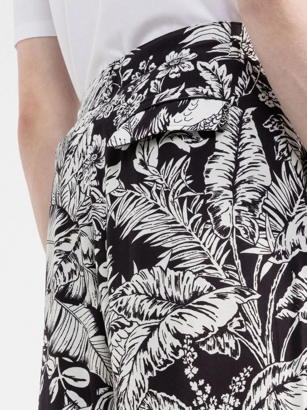 Palm Angels o1y0325 Logo Short in White/Black Size US 34 / EU 50 - 3 Thumbnail