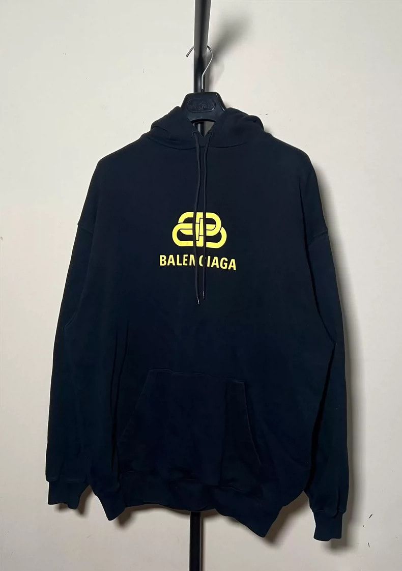 Balenciaga Balenciaga Black and yellow buckle logo hooded sweatshirt Size US S / EU 44-46 / 1 - 1 Thumbnail