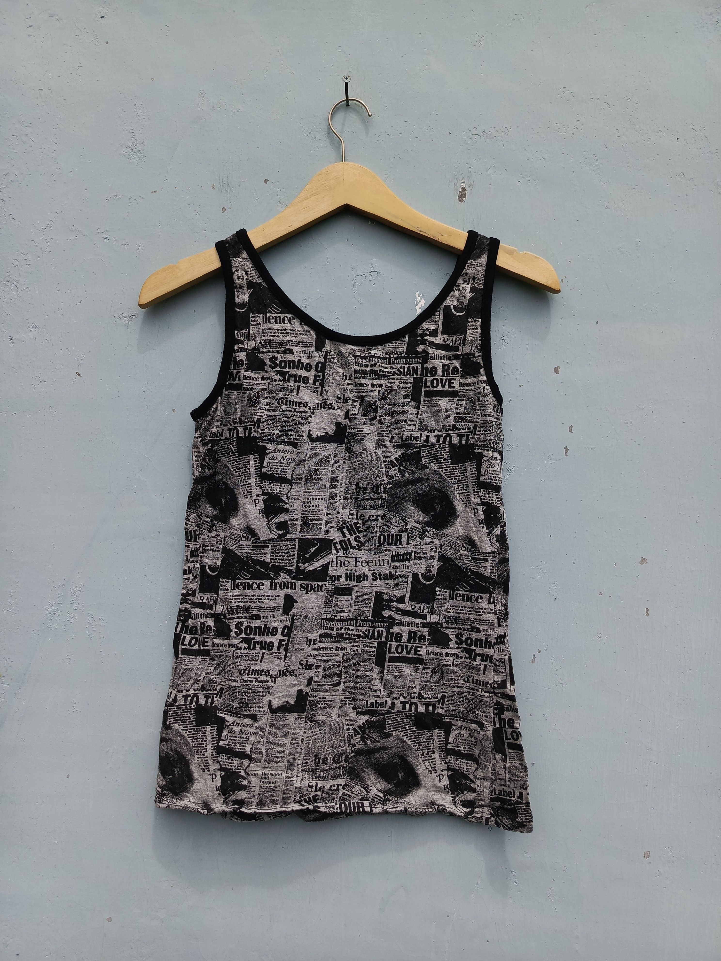 Japanese Brand CECIL McBEE newspaper pattern tanktop Size S / US 4 / IT 40 - 8 Thumbnail