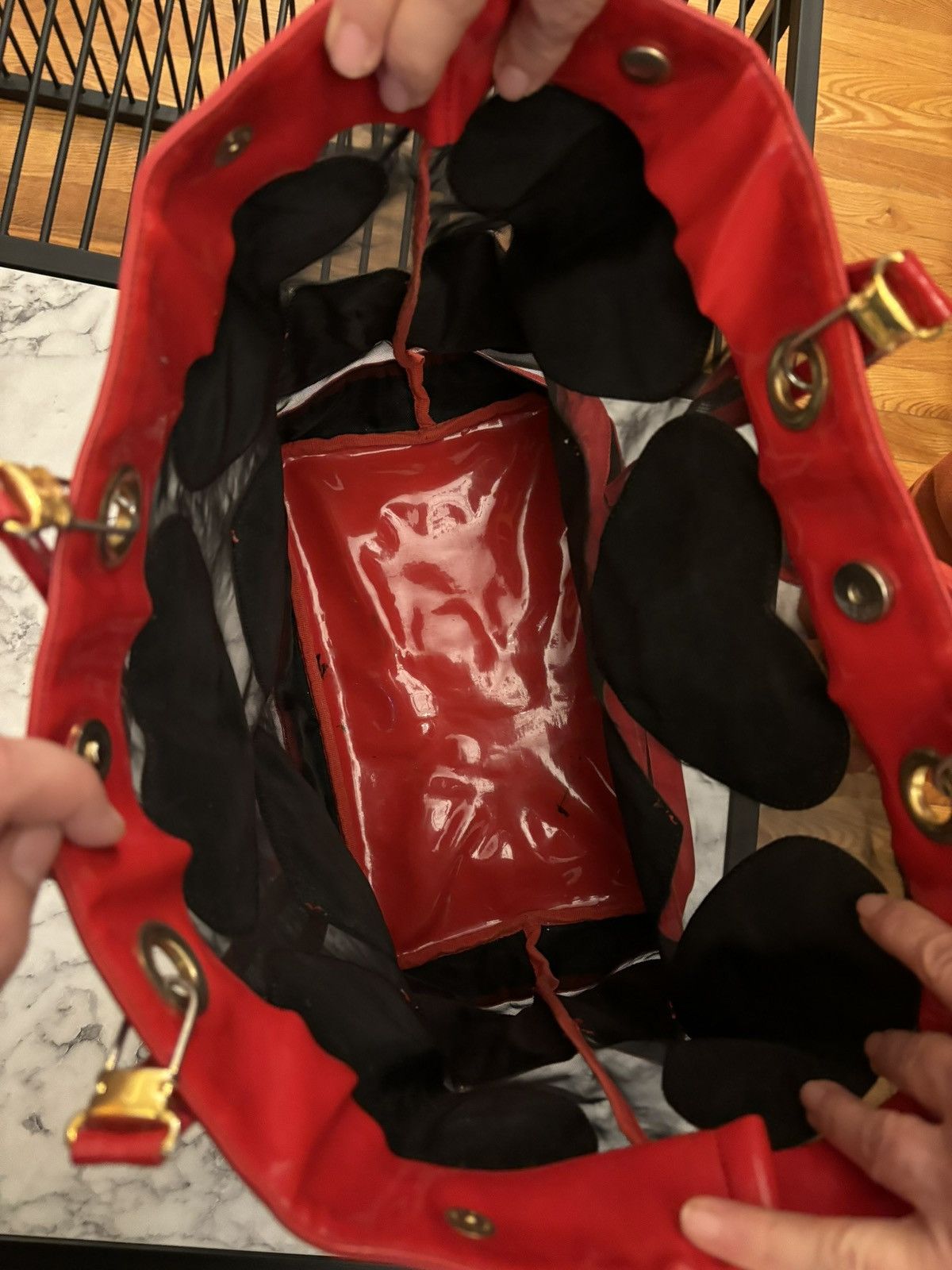 Moschino Rare 90s Moschino Red Heart Patent and Mesh Tote Bag Size ONE SIZE - 3 Thumbnail