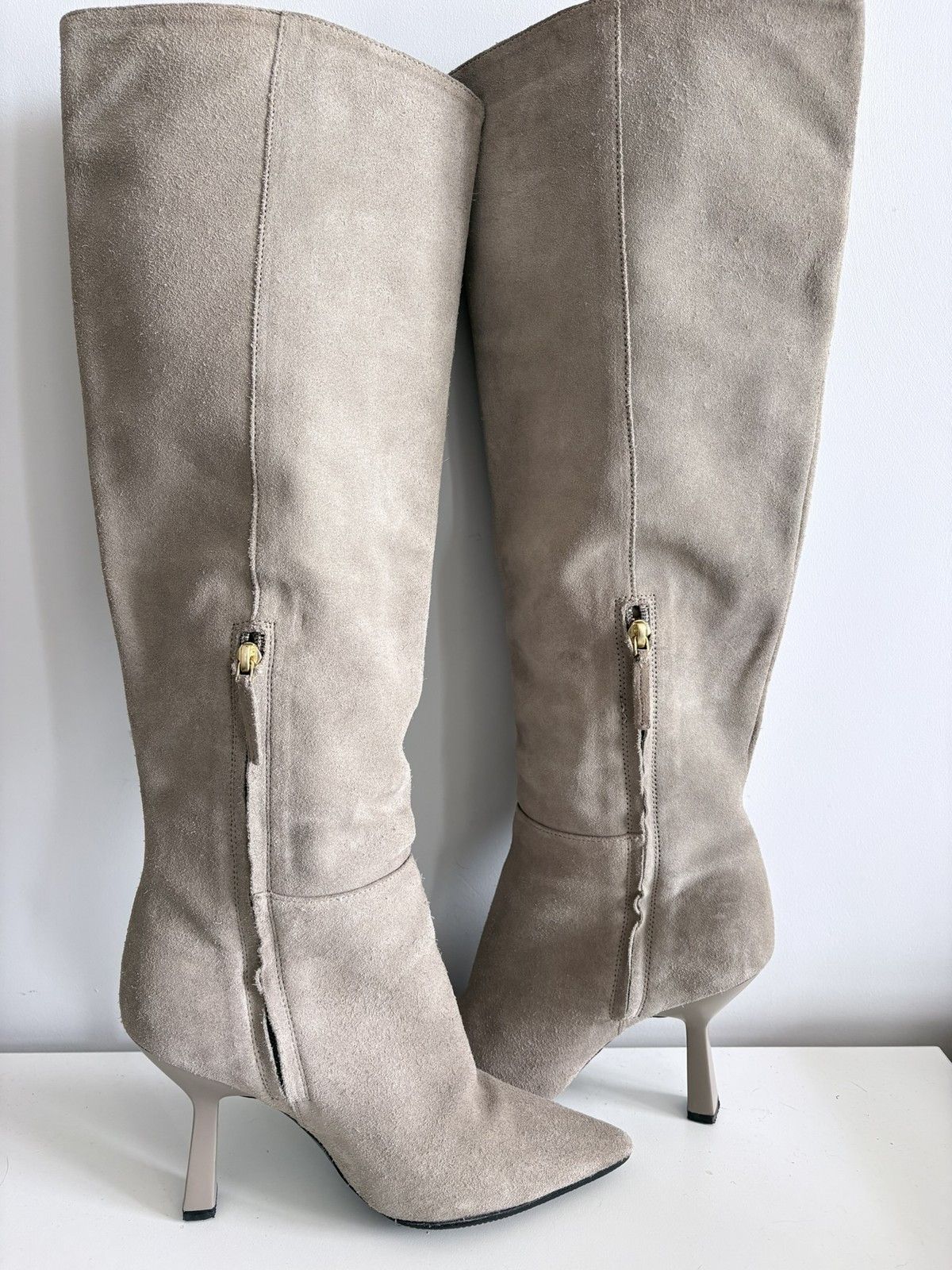 Patrizia Pepe Patrizia Pepe musketeer beige suede heeled boots size 37 Size US 7 / IT 37 - 9 Thumbnail