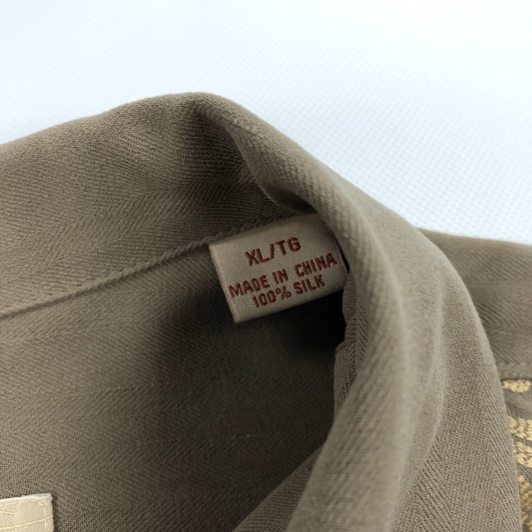 Tommy Bahama VINTAGE Tommy Bahama Silk Shirt XL Camp Loop Collar Vert Panel Brown Size US XL / EU 56 / 4 - 3 Thumbnail
