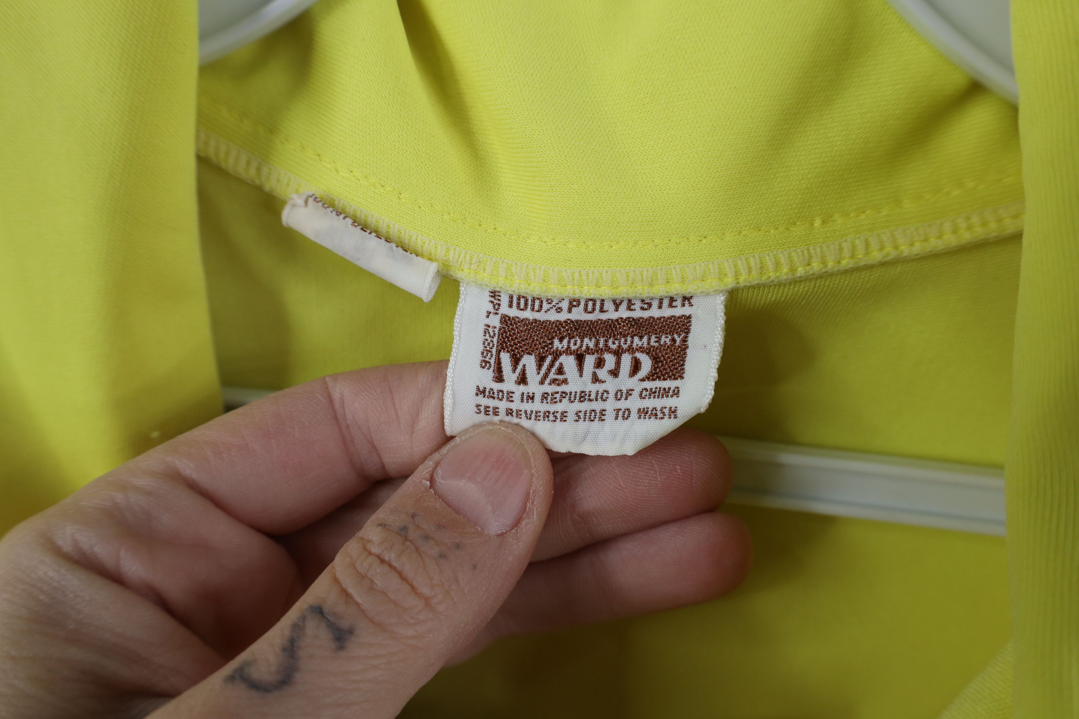 Vintage Vintage 70s Streetwear Knit Dagger Collar Polo Shirt Yellow Size L / US 10 / IT 46 - 8 Thumbnail