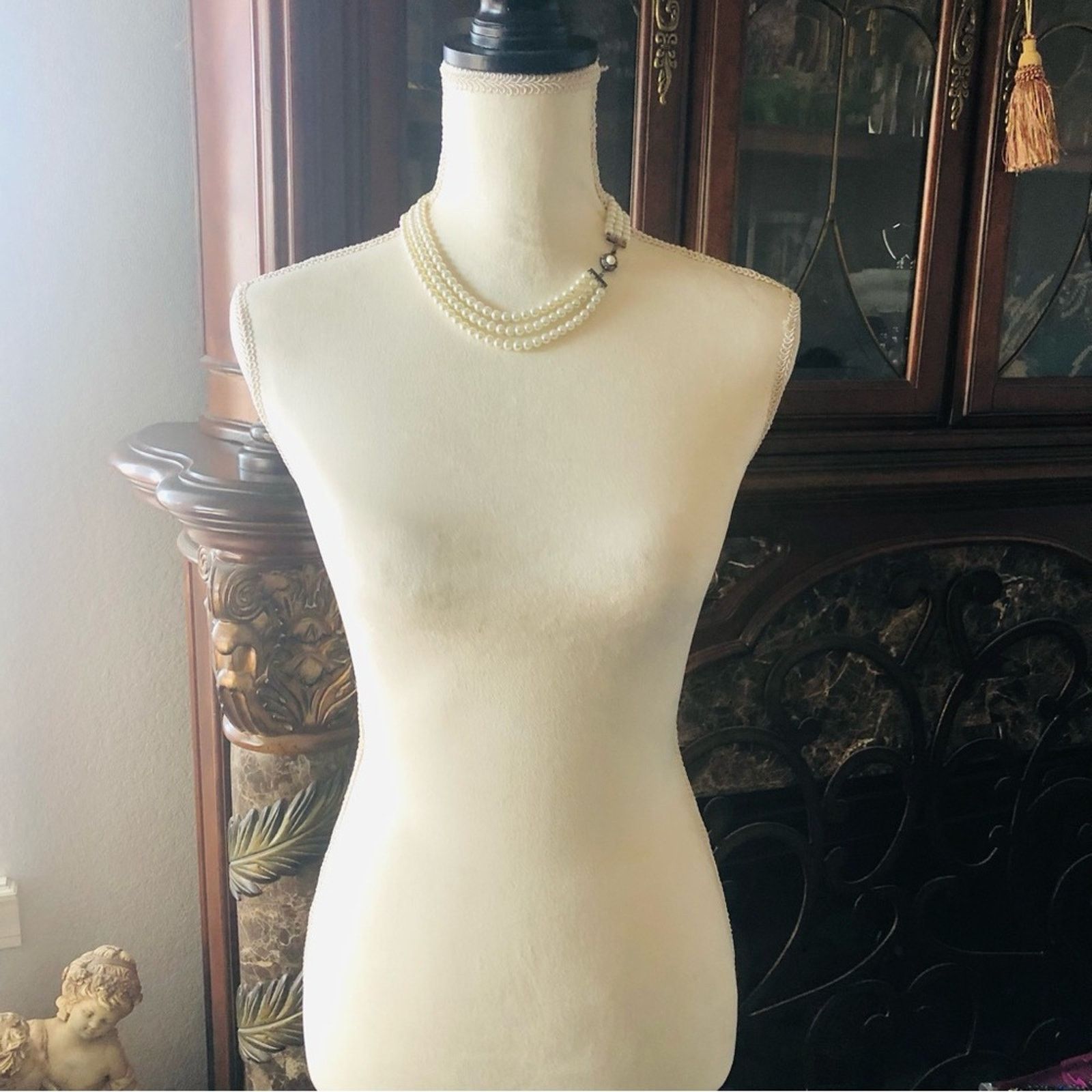 Vintage Vintage Feinberg triple strand white glass pearl necklace Size ONE SIZE - 6 Thumbnail