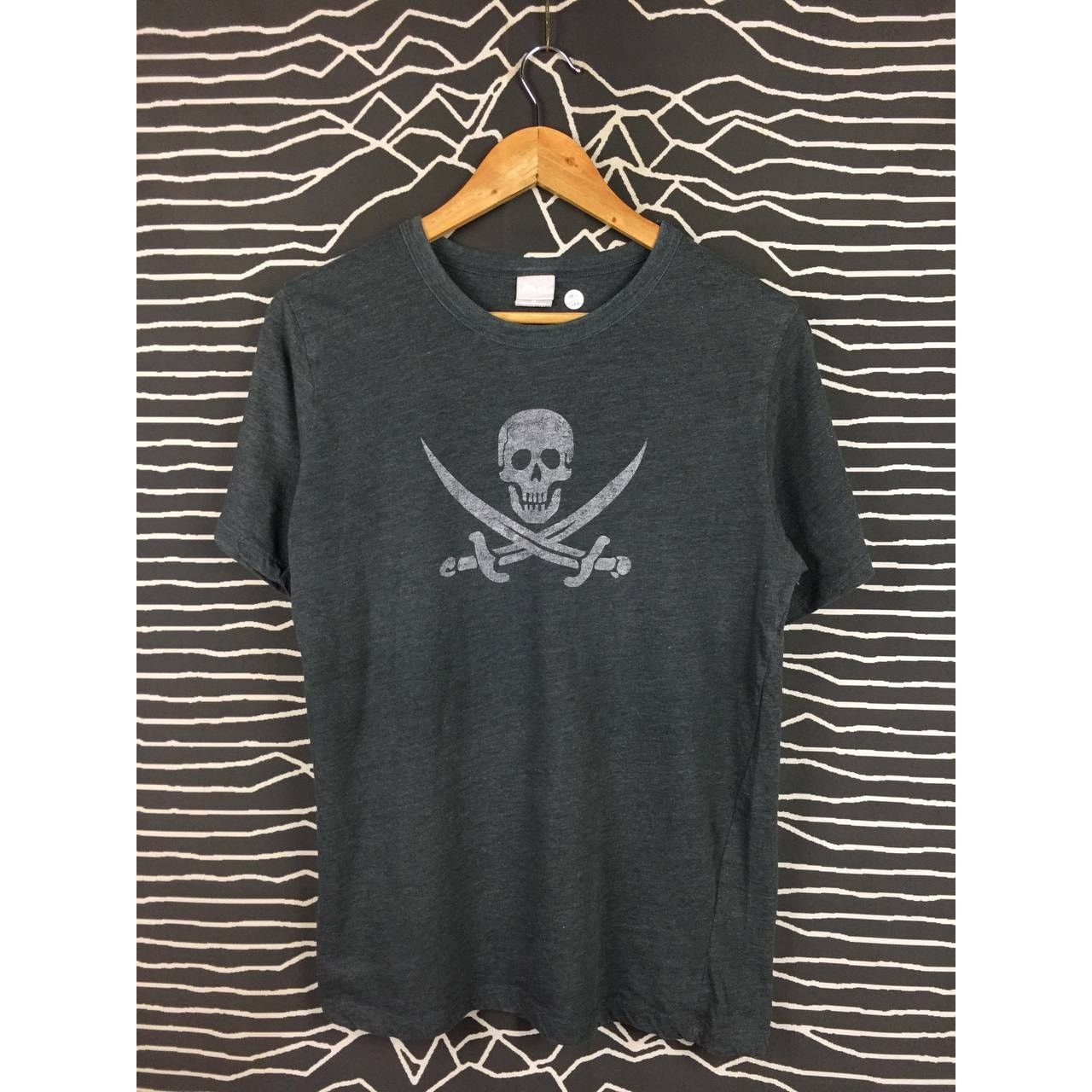 Vintage Utility Crossed Swords Skull Graphic Streetwear Tee Size US M / EU 48-50 / 2 - 1 Thumbnail