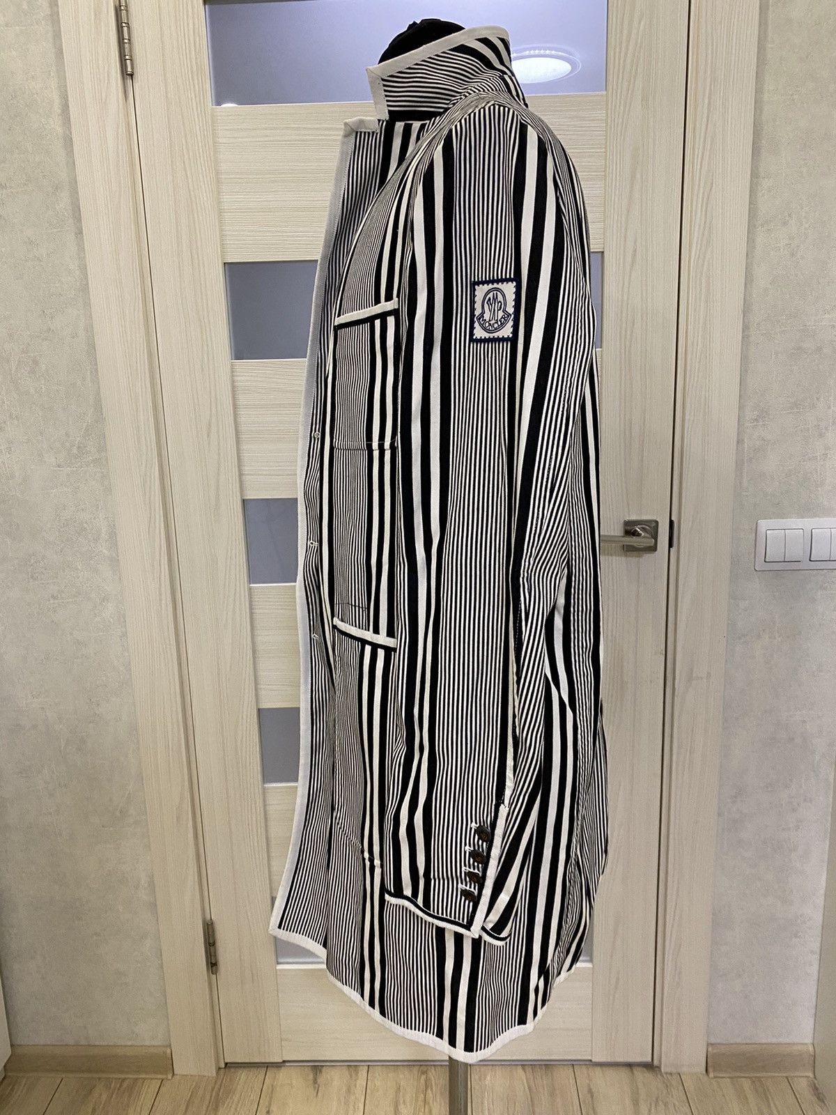 image of Moncler Gamme Bleu Chester Designer Men Trench Coat in White/Black/Grey (Size Medium)