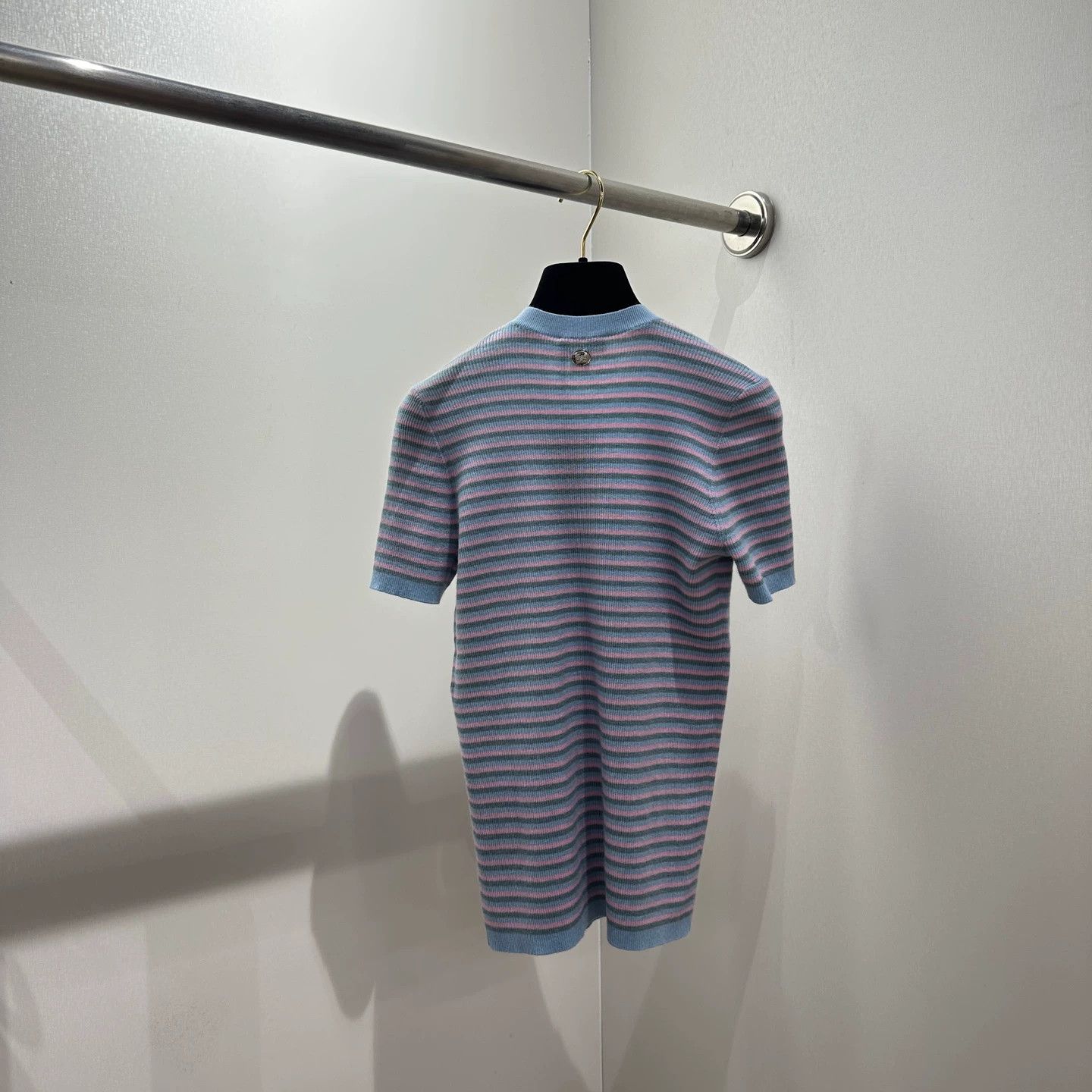 Chanel Chanel apr546 25 Jacquard Stripe Cashmere Short Sleeve 40 Size M / US 6-8 / IT 42-44 - 2 Thumbnail