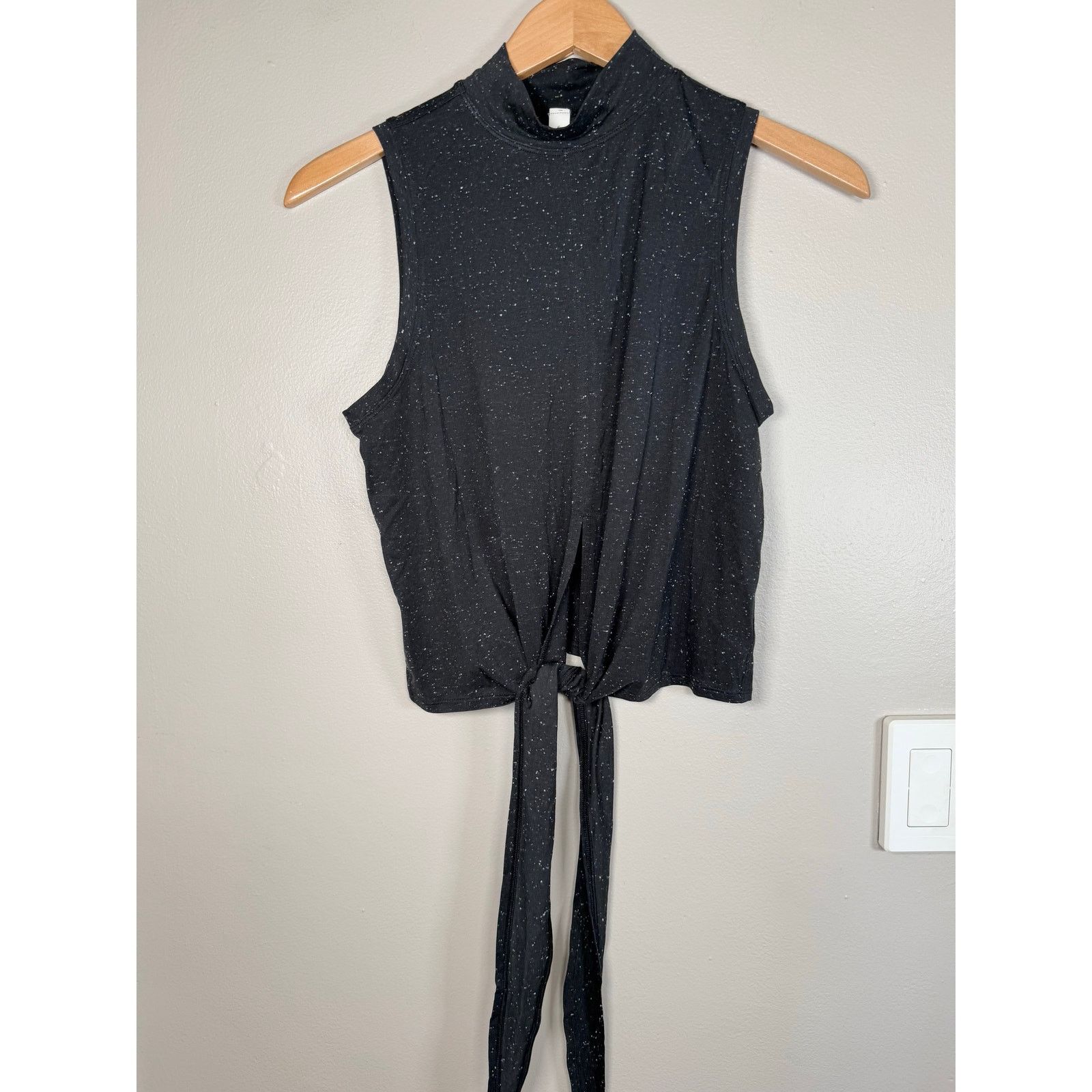 Lululemon NWOT Lululemon Time to Restore Mock Neck Tank size 6 Size M / US 6-8 / IT 42-44 - 5 Thumbnail