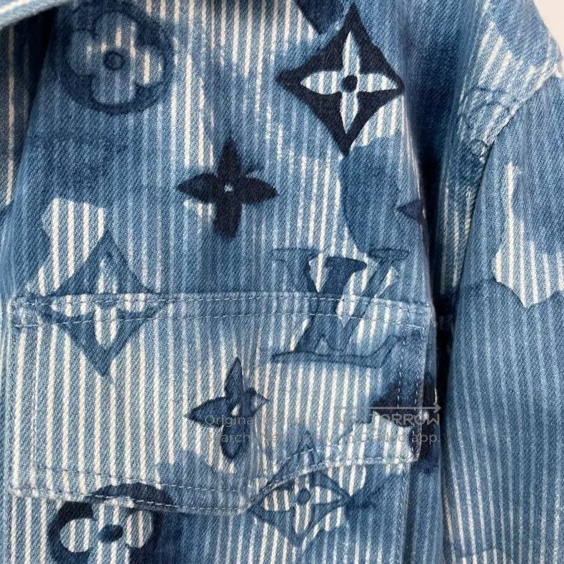 Louis Vuitton Louis Vuitton Light blue logo jacket Size US S / EU 44-46 / 1 - 4 Thumbnail