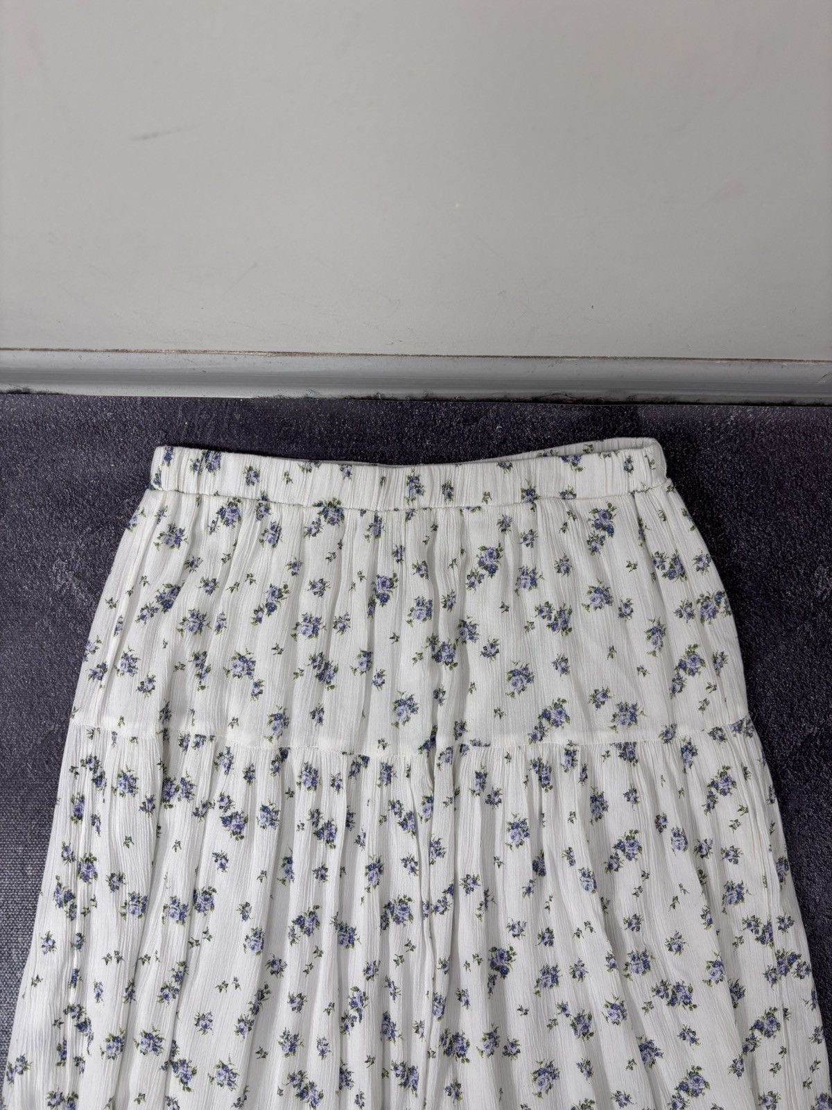 Alice + Olivia Alice + Olivia NWT Georgia Sea Floral Tiered Maxi Skirt Size 30" / US 8 / IT 44 - 4 Thumbnail
