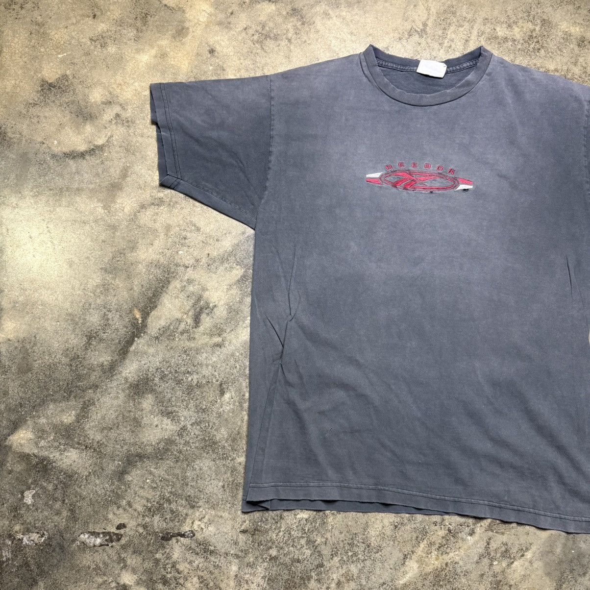 Vintage vintage reebok faded athletics baggy thrashed tshirt Size US XL / EU 56 / 4 - 2 Thumbnail