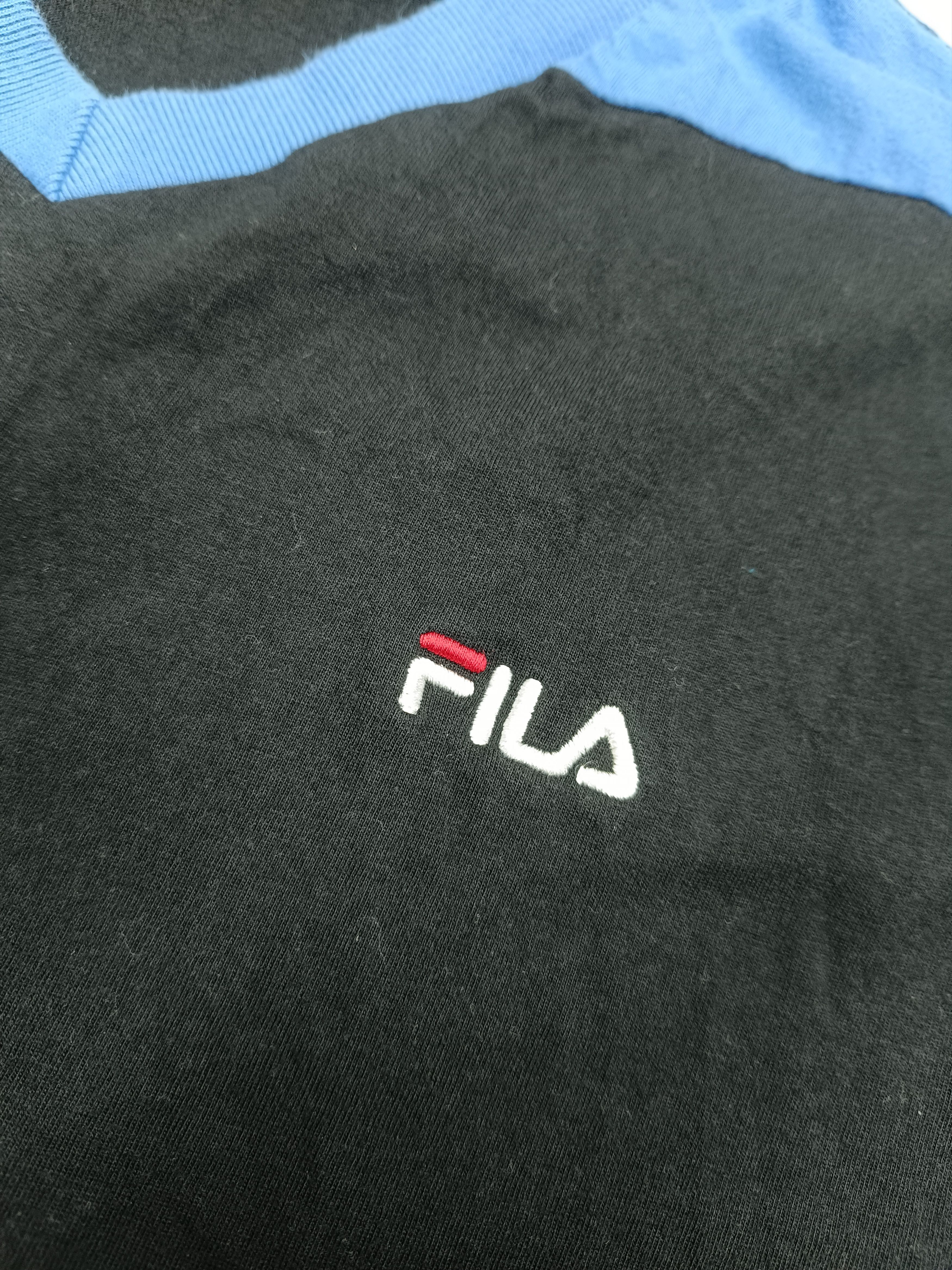 Fila Vintage 90s Fila t-shirt size XL V-neck Size US XL / EU 56 / 4 - 4 Thumbnail