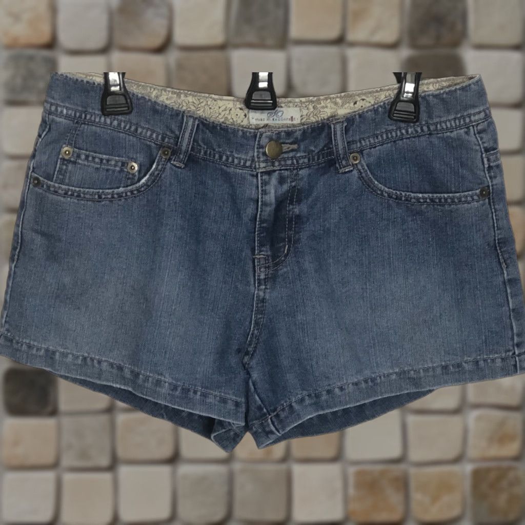 Vintage VINTAGE Wear It Declare It Blue Jean Shorts 31" Waist Mid Rise 90s Y2K Denim Shorts Women Juniors 11 Inseam 3" Cotton Blend Blue Size 24" / US 00 / IT 34 - 1 Thumbnail