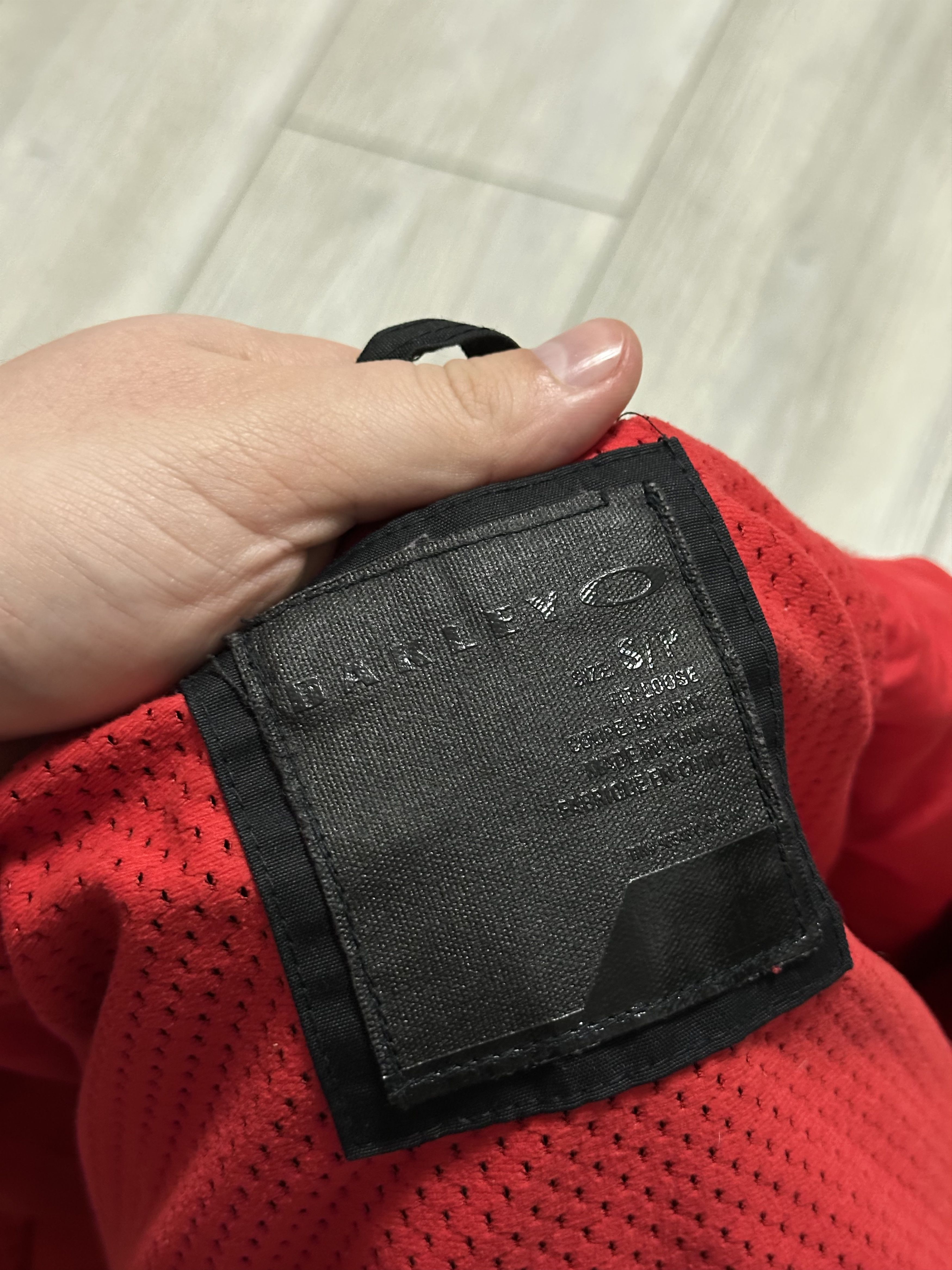 Oakley Oakley Ski Jacket Men’s Men’s Black Red Logo Snowboard Y2K Size US S / EU 44-46 / 1 - 8 Thumbnail