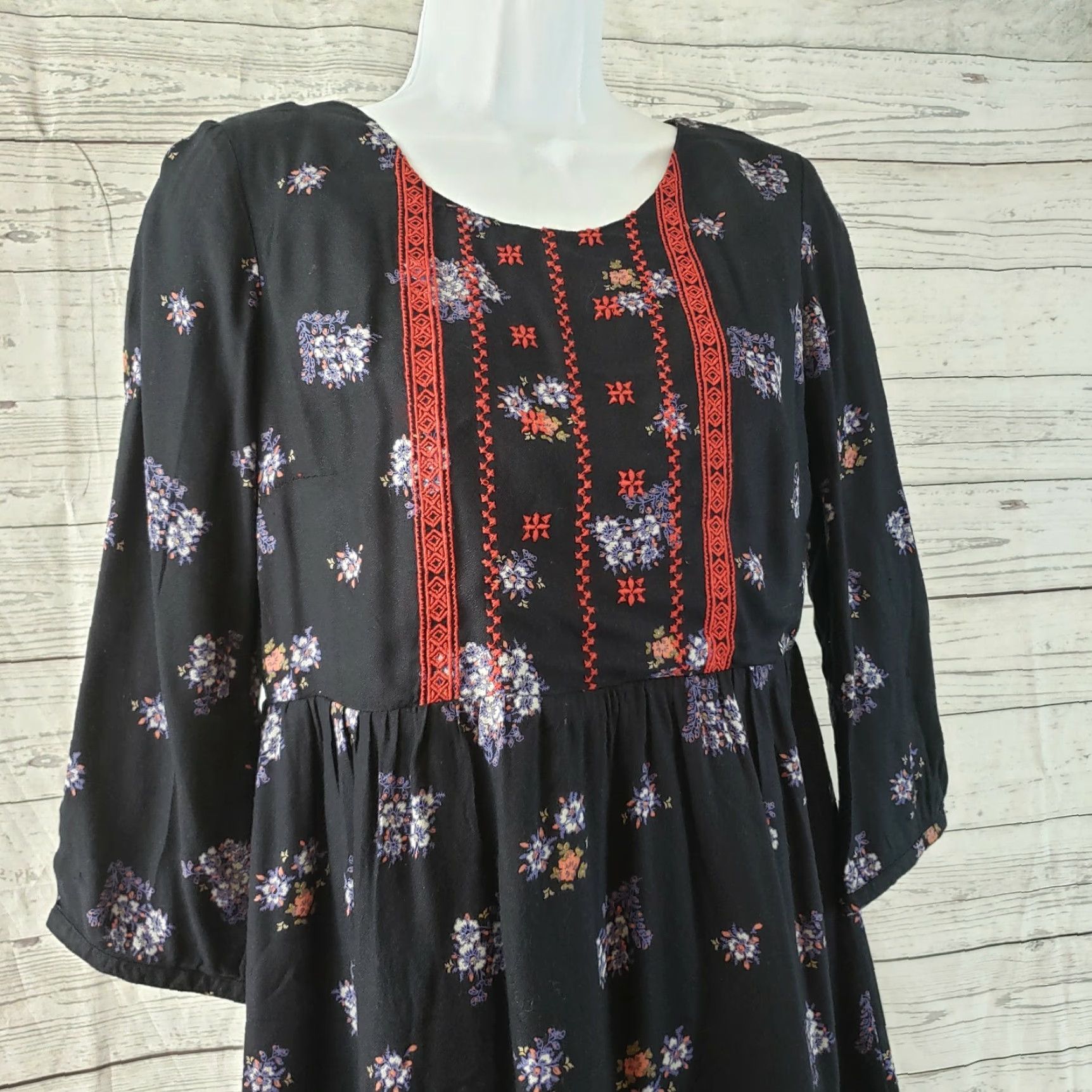 Old Navy Old Navy Womens Dress XS Black Red Floral Embroidered 3/4 Sleeve Rayon Dress Size XS / US 0-2 / IT 36-38 - 2 Thumbnail