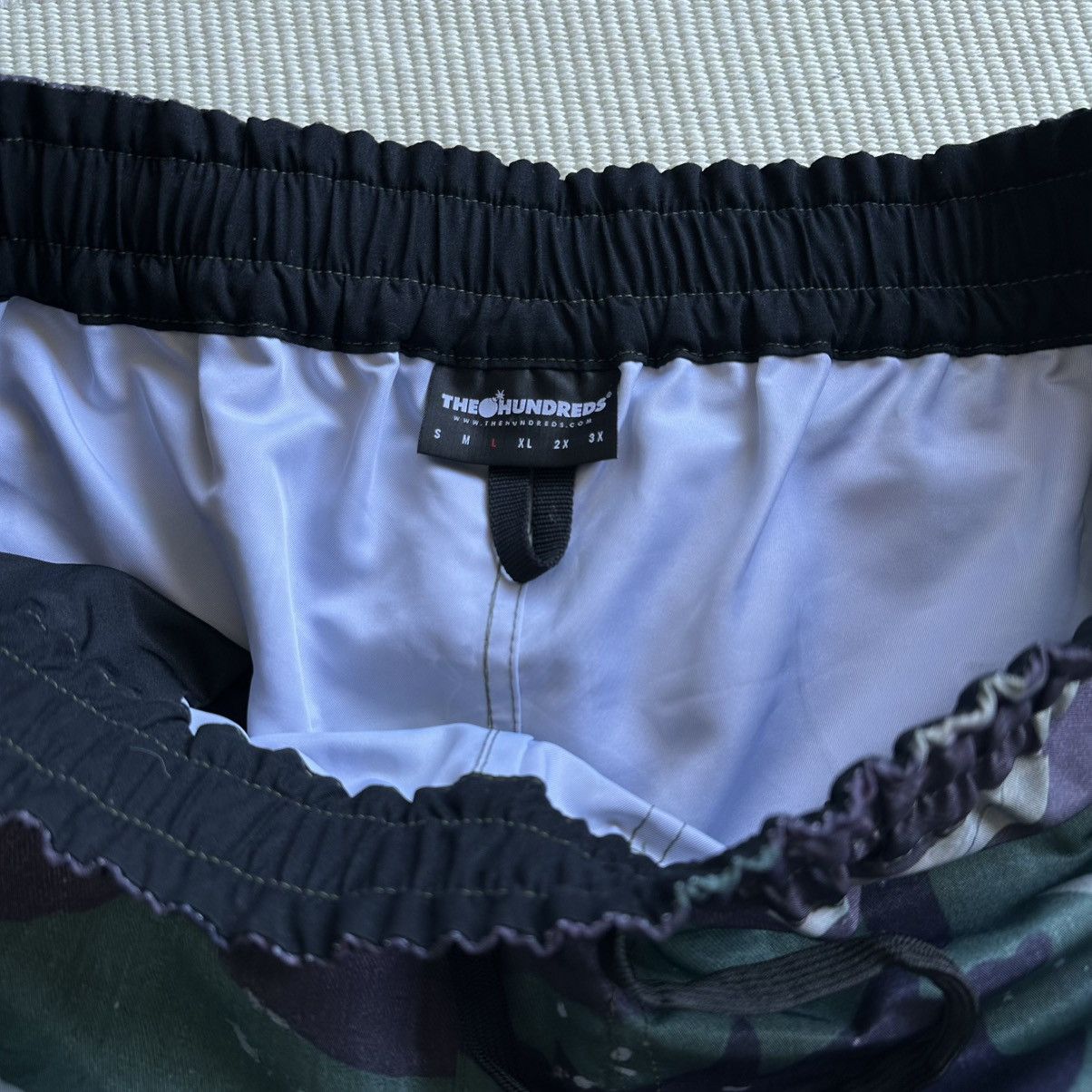 The Hundreds rare THE HUNDREDS KAZIE Camo Print Nylon Shorts Size US 34 / EU 50 - 3 Thumbnail