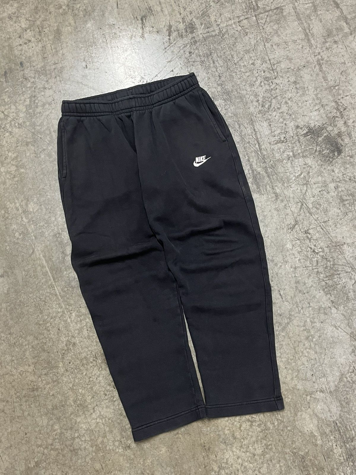 Vintage Nike sweatpants baggy fit wide leg streetwear hype cozy Size US 30 / EU 46 - 2 Thumbnail