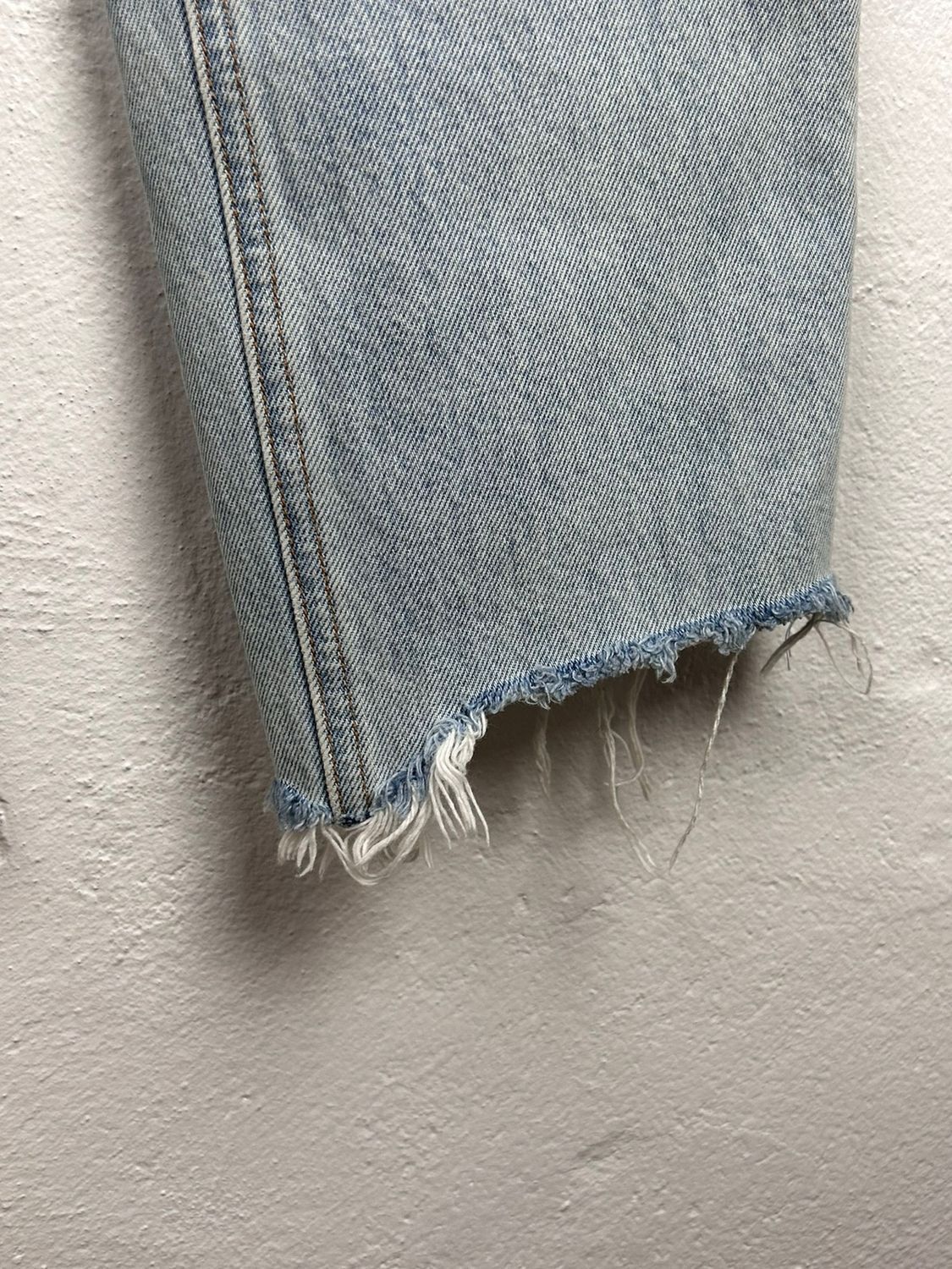 Alexander Wang Alexander Wang Light Wash Raw Hem Jeans Size 26 Size 26" / US 2 / IT 38 - 5 Thumbnail