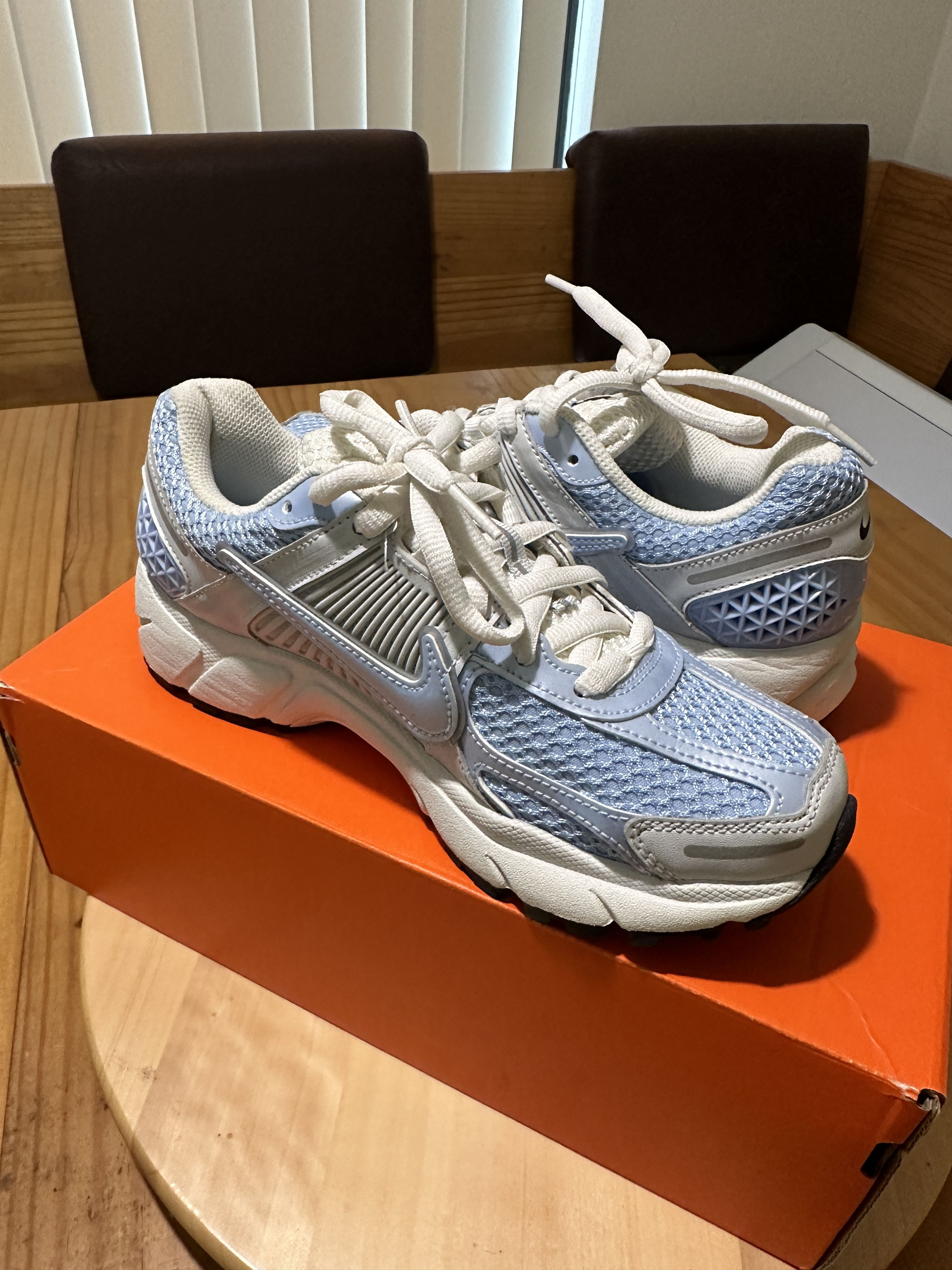 Nike Nike Zoom Vomero 5 Royal Tint Photon Dust (Women's) Size US 7 / IT 37 - 1 Thumbnail