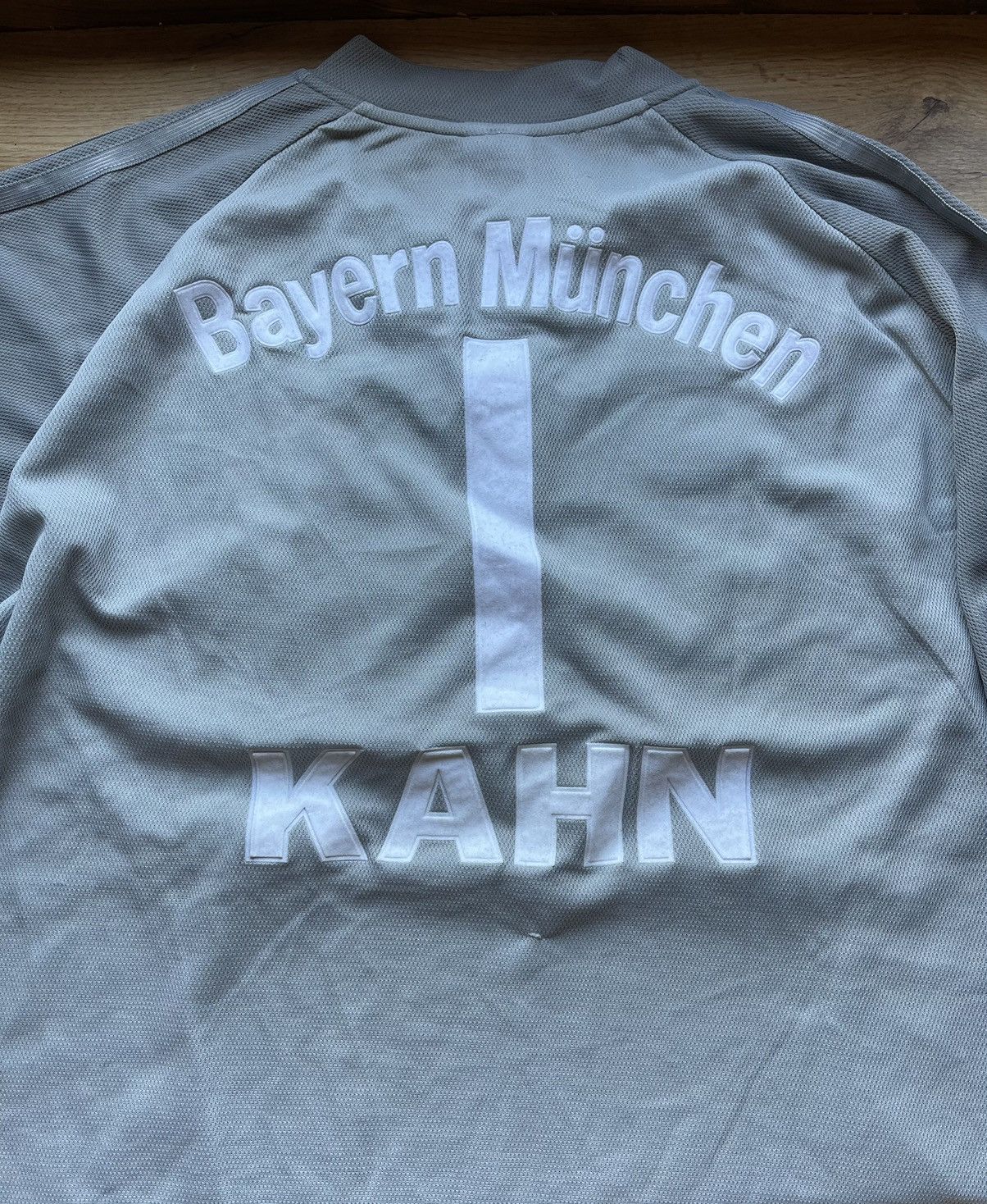 Adidas × Vintage 2002 Adidas Bayern Munich #1 Oliver Khan Vintage jersey Size US L / EU 52-54 / 3 - 11 Thumbnail