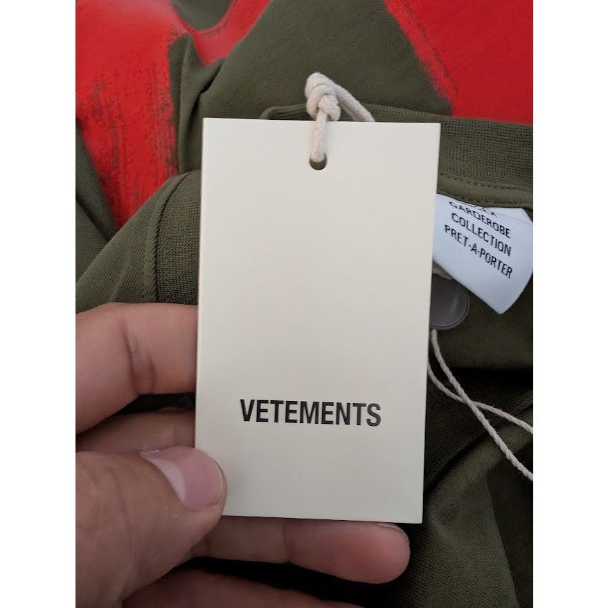 Vetements o1rshd1 T-Shirt Tee in Khaki Size US L / EU 52-54 / 3 - 18 Thumbnail