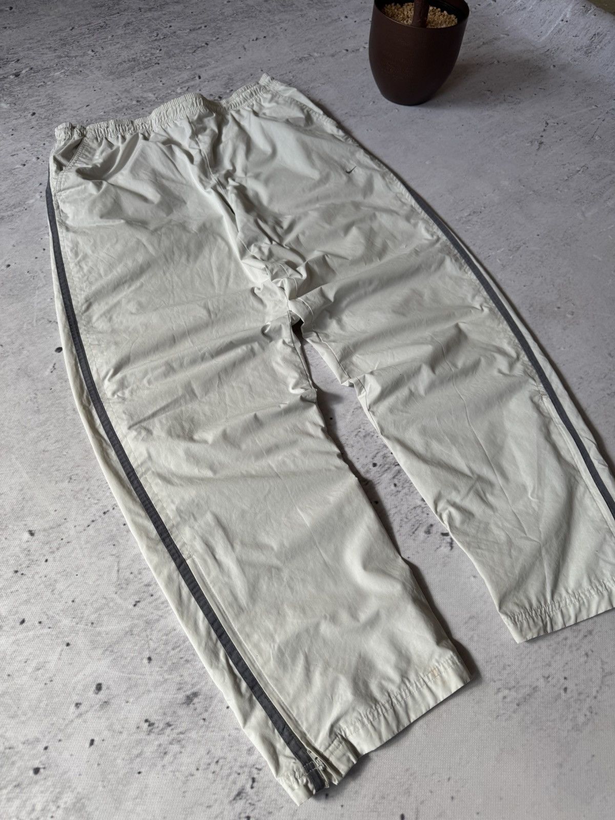 Nike × Vintage NIKE NYLON VINTAGE Y2K OVERSIZE BAGGY FIT PANTS SWEATPANTS Size US 32 / EU 48 - 2 Thumbnail